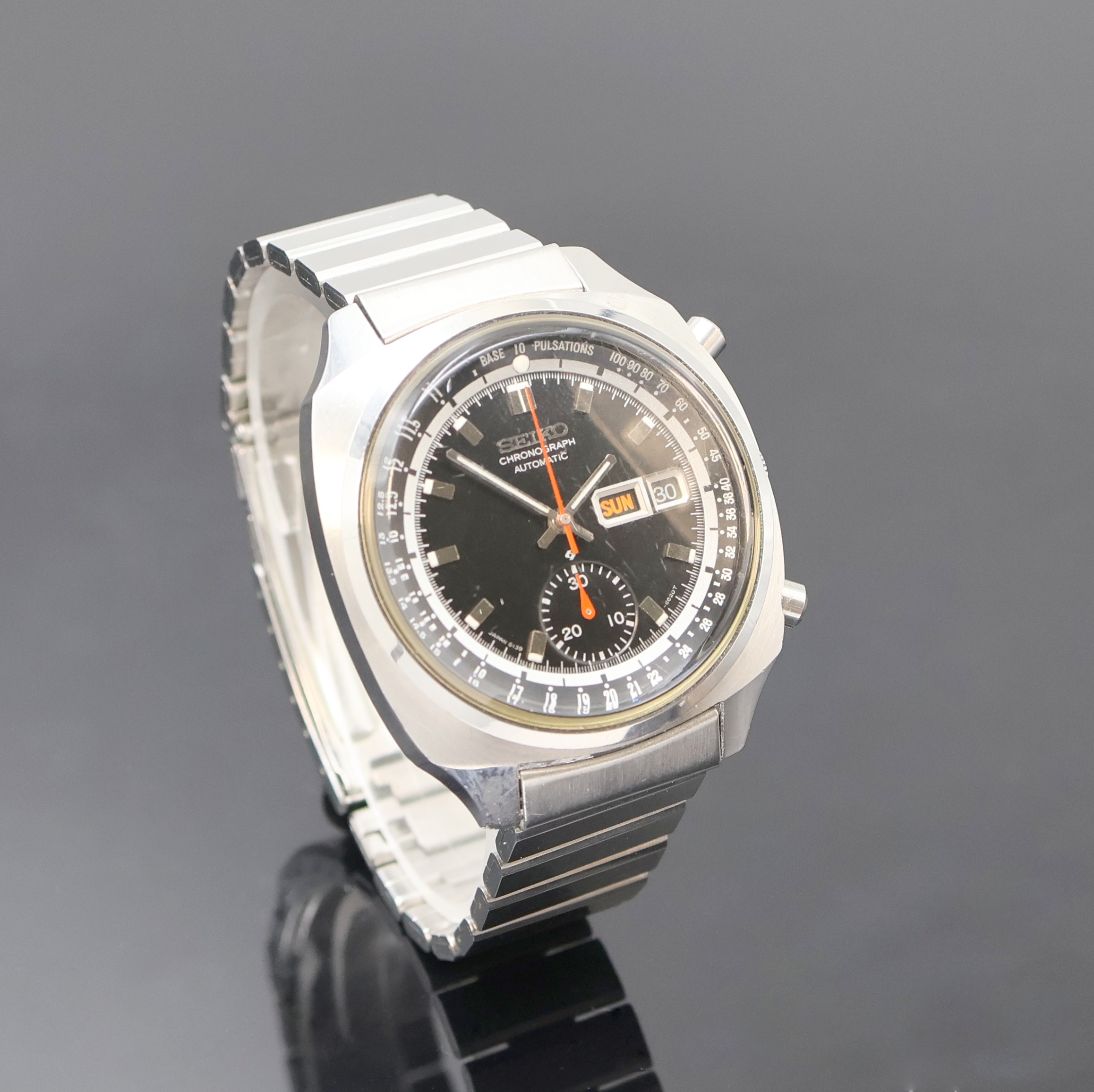 Detail b: SEIKO Armbandchronograph Referenz 6139-6020,Japan 1970er Jahre, Automatik, Edelstahlgeh. inkl. Gliederband m. Faltschl., Boden verschr., schwarzes ...