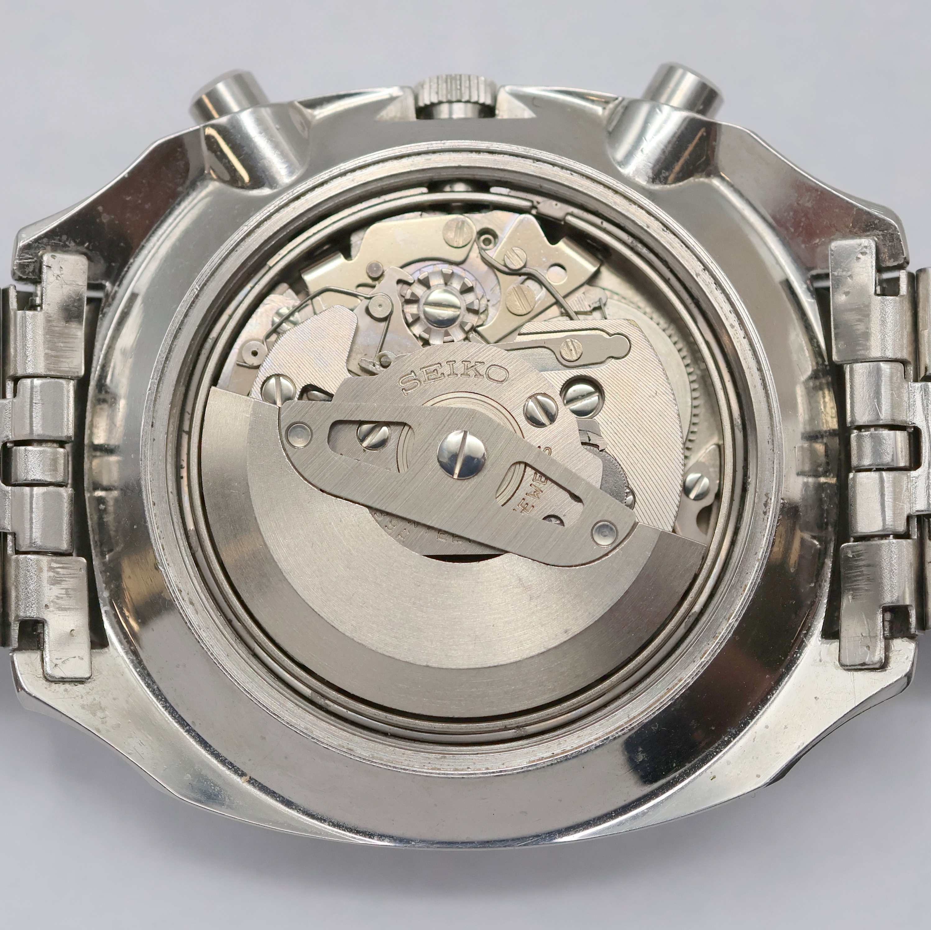 Detail e: SEIKO Armbandchronograph Referenz 6139-6020,Japan 1970er Jahre, Automatik, Edelstahlgeh. inkl. Gliederband m. Faltschl., Boden verschr., schwarzes ...