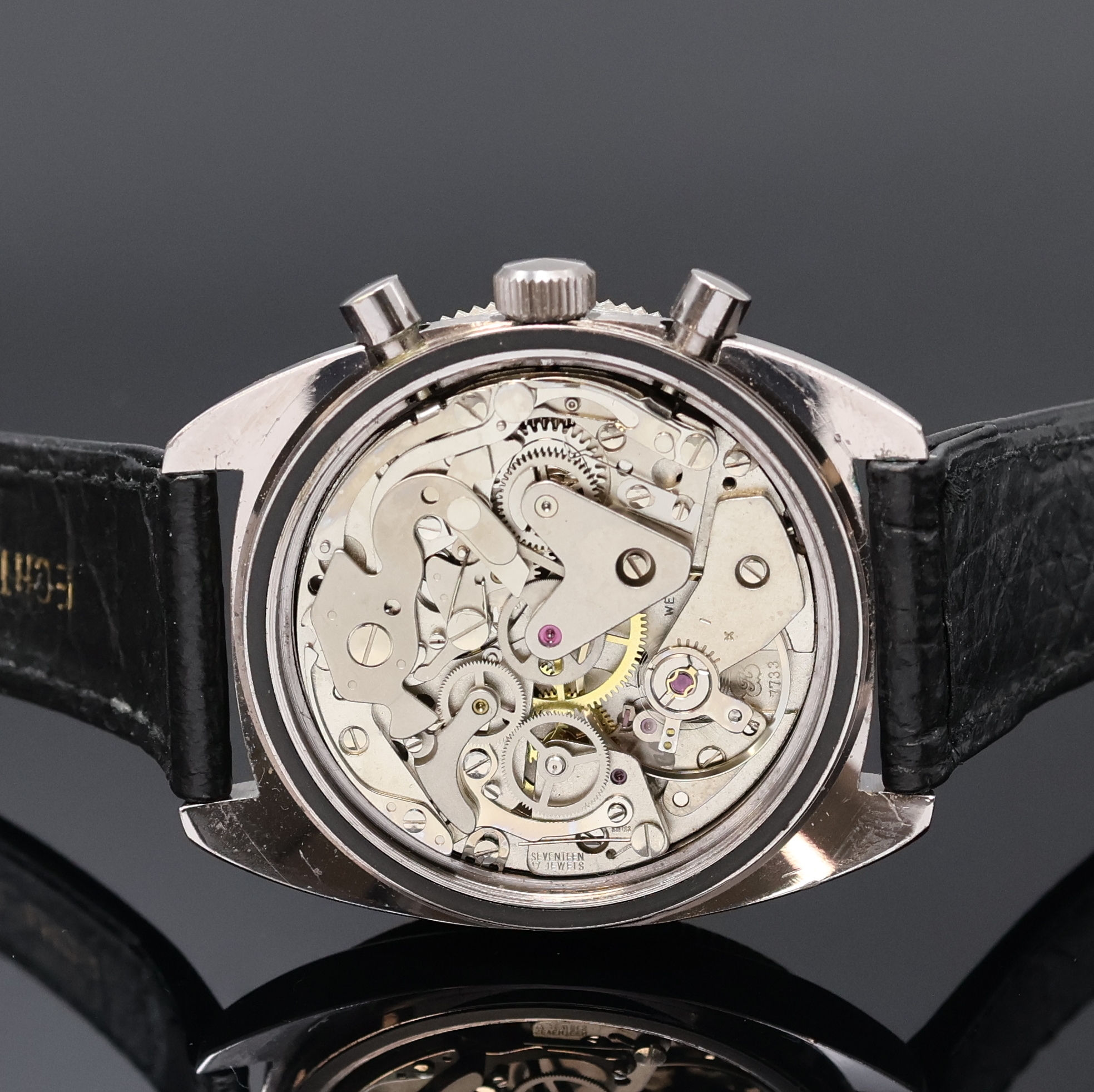 Detail d: LANCO verchromter Armbandchronograph, Schweiz um 1970, Handaufzug, Stahlboden verschr., Lünette m. 60er teil. beids. drehb., blaues Zifferbl. m. ...