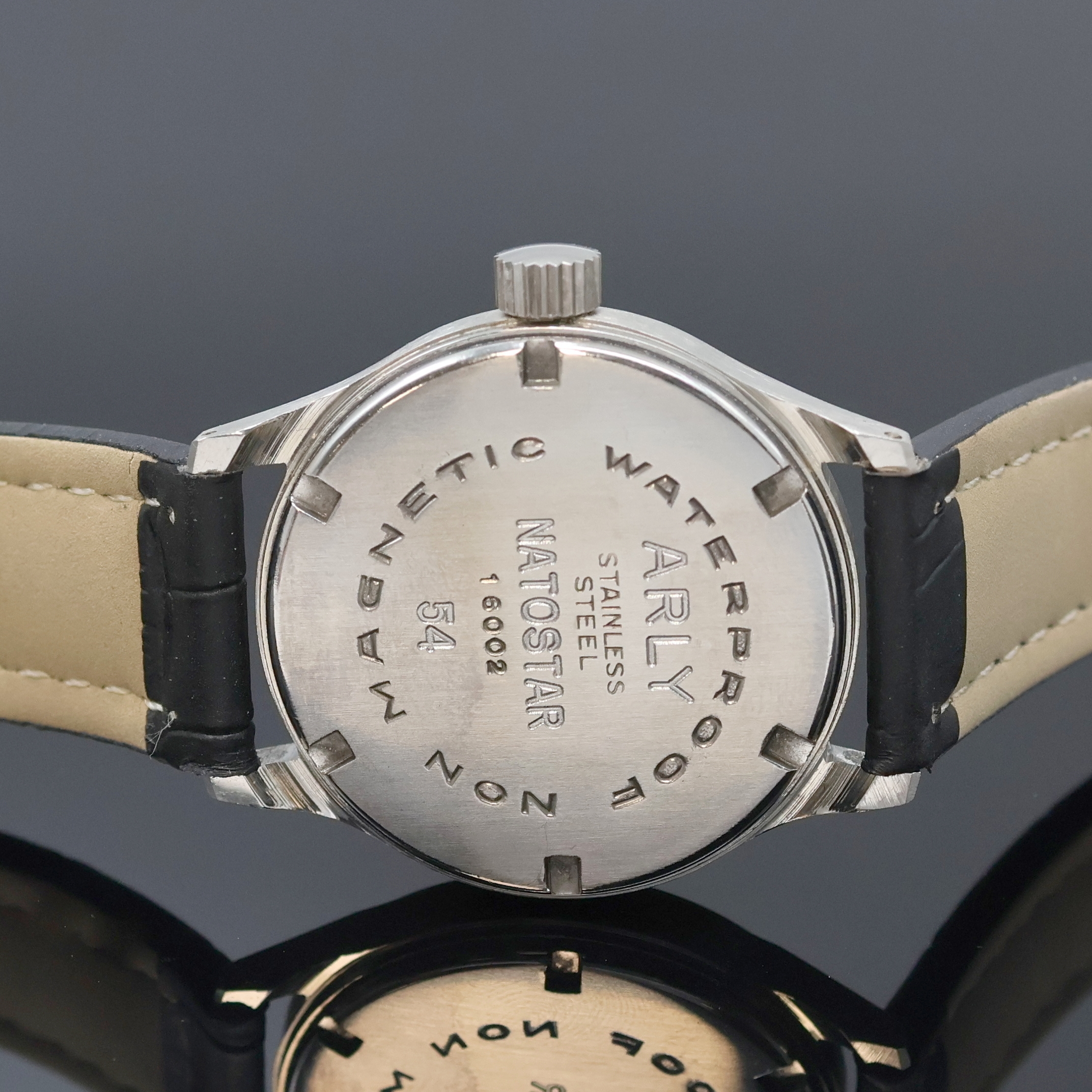 Detail c: ARLY Natostar Armbanduhr Referenz 16002, Schweiz um 1995, Handaufzug, Edelstahlgeh., Boden verschr., schwarzes Zifferbl. m. Leuchtind., weiße ...