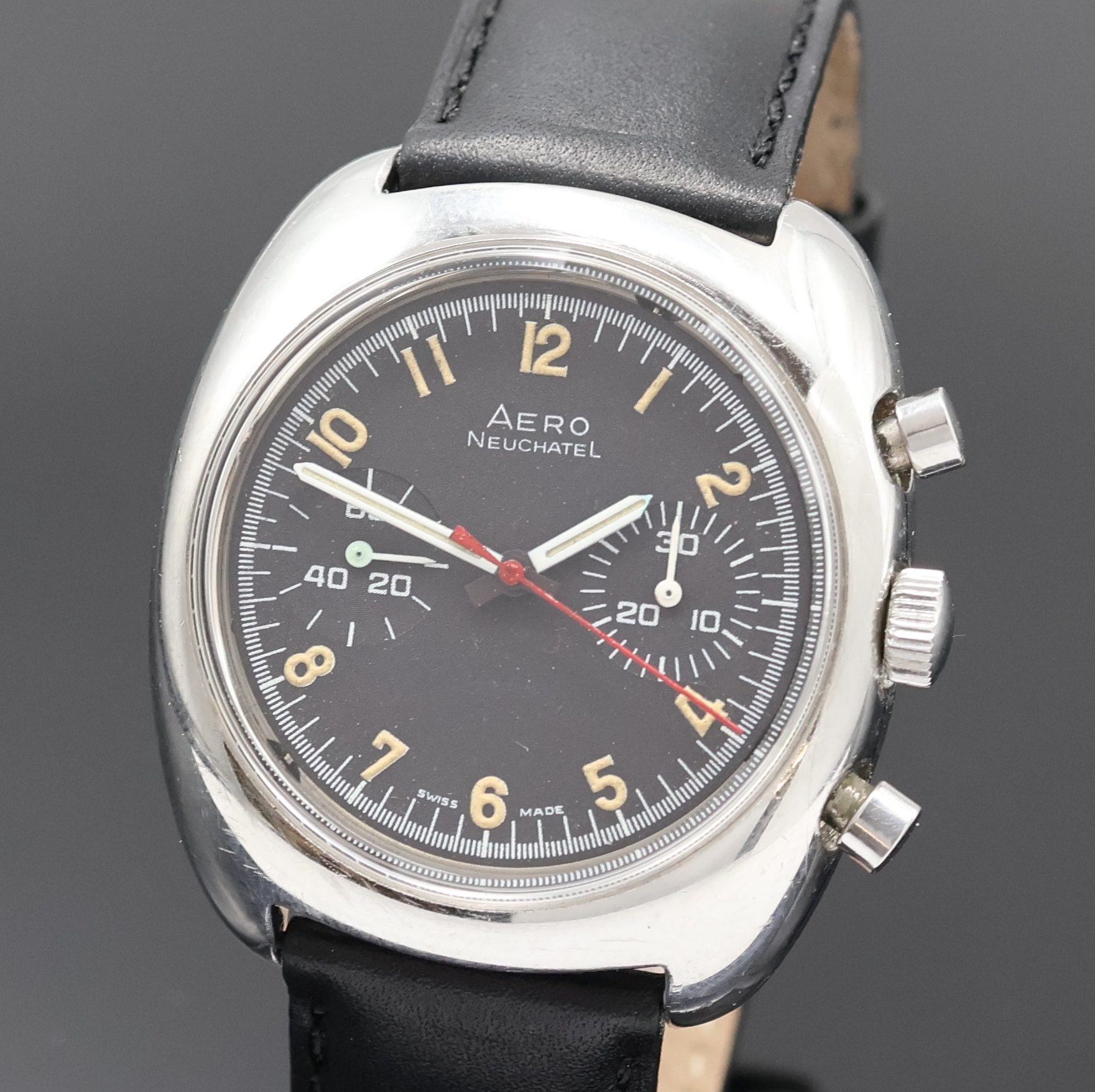Detail a: AERO Neuchatel Armbandchronograph in Stahl, Schweiz um 1975, Handaufzug, Boden verschr., schwarzes Zifferbl. m. arab. Leuchtzahlen, weiße ...