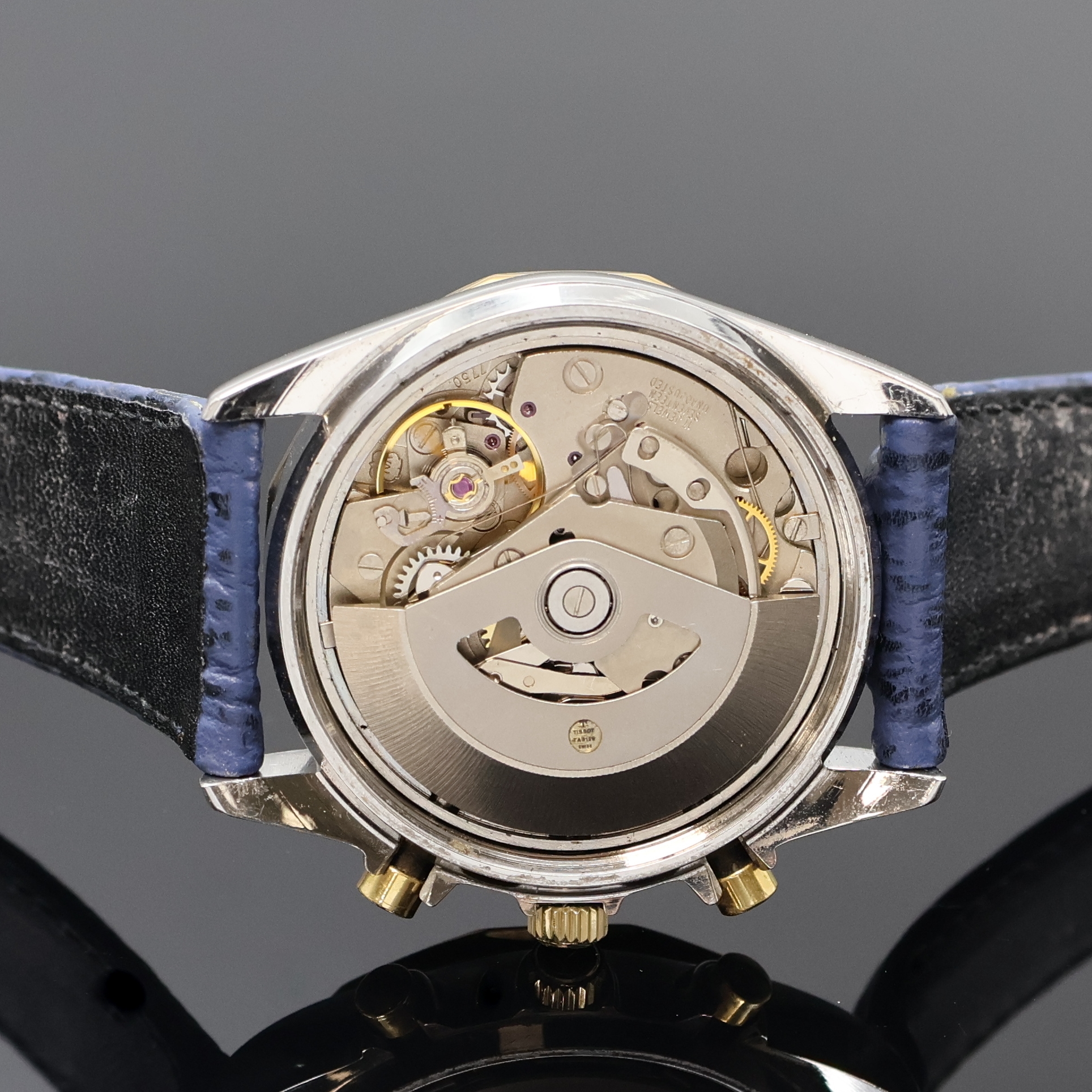 Detail e: TISSOT PR 100 Armbandchronograph in Stahl, Schweiz 1980er Jahre, Automatik, Boden u. Krone verschr., goldfarb. Zifferbl. m. aufges. Std.-Ind., ...