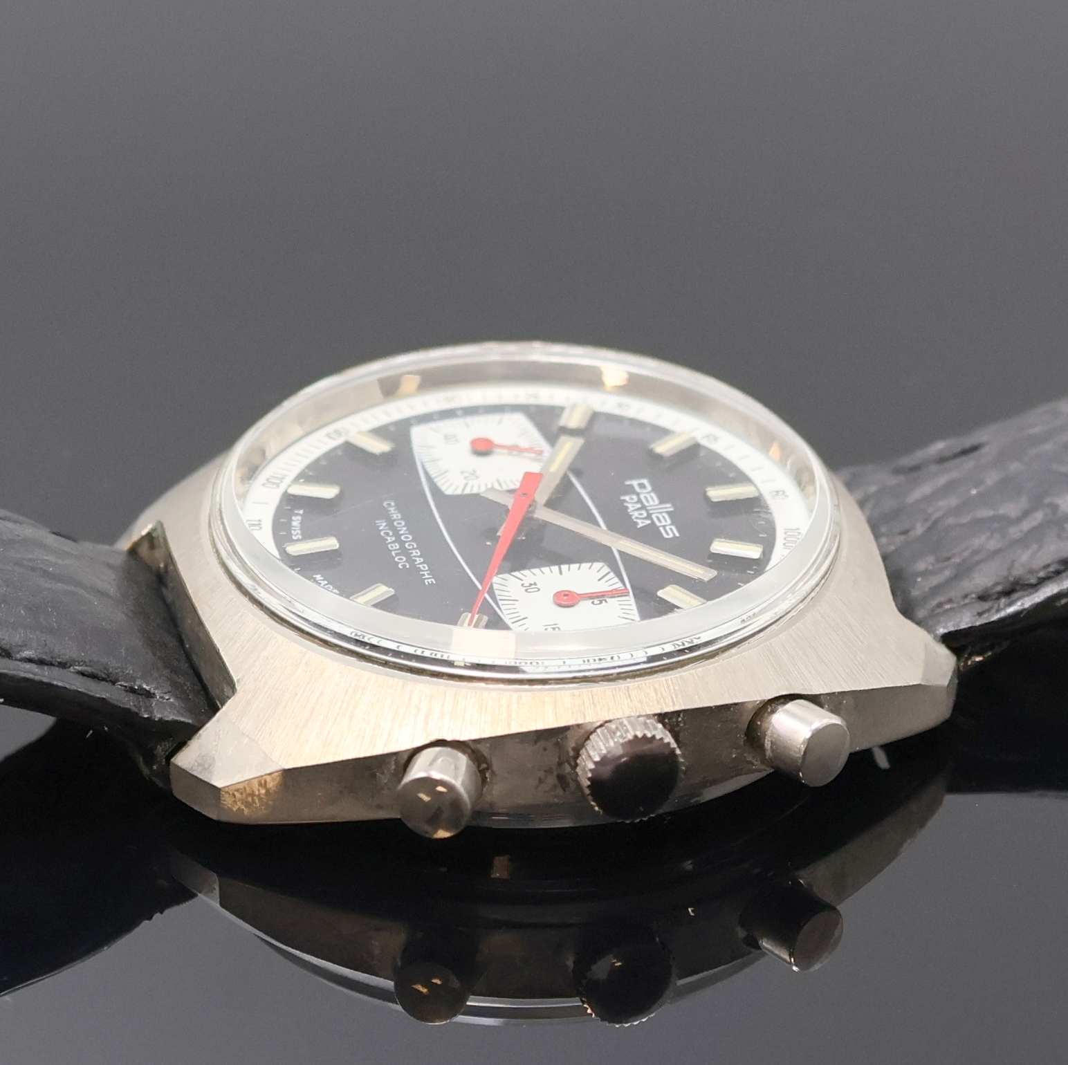 Detail b: PALLAS Para verchromter Armbandchronograph, Schweiz um 1975, Handaufzug, Stahlboden verschr., schwarzes Zifferbl. m. aufges. silb. Tritium-Ind., ...