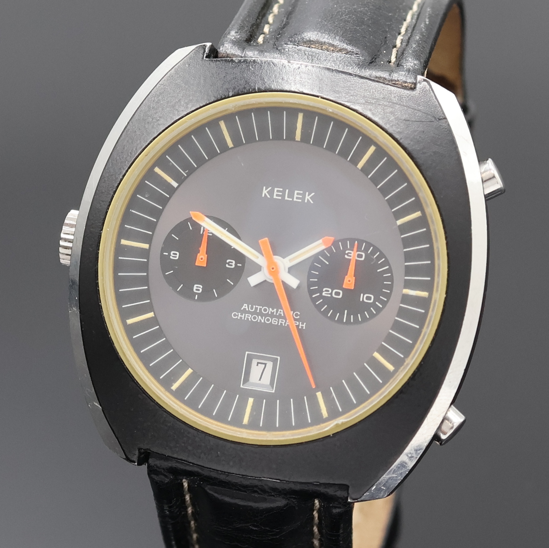 Detail a: KELEK Armbandchronograph in Stahl, Schweiz um 1970, Handaufzug, Geh. teils geschw., Boden verschr., graues Zifferbl. m. Leuchtind., Leuchtzeiger, 12 ...