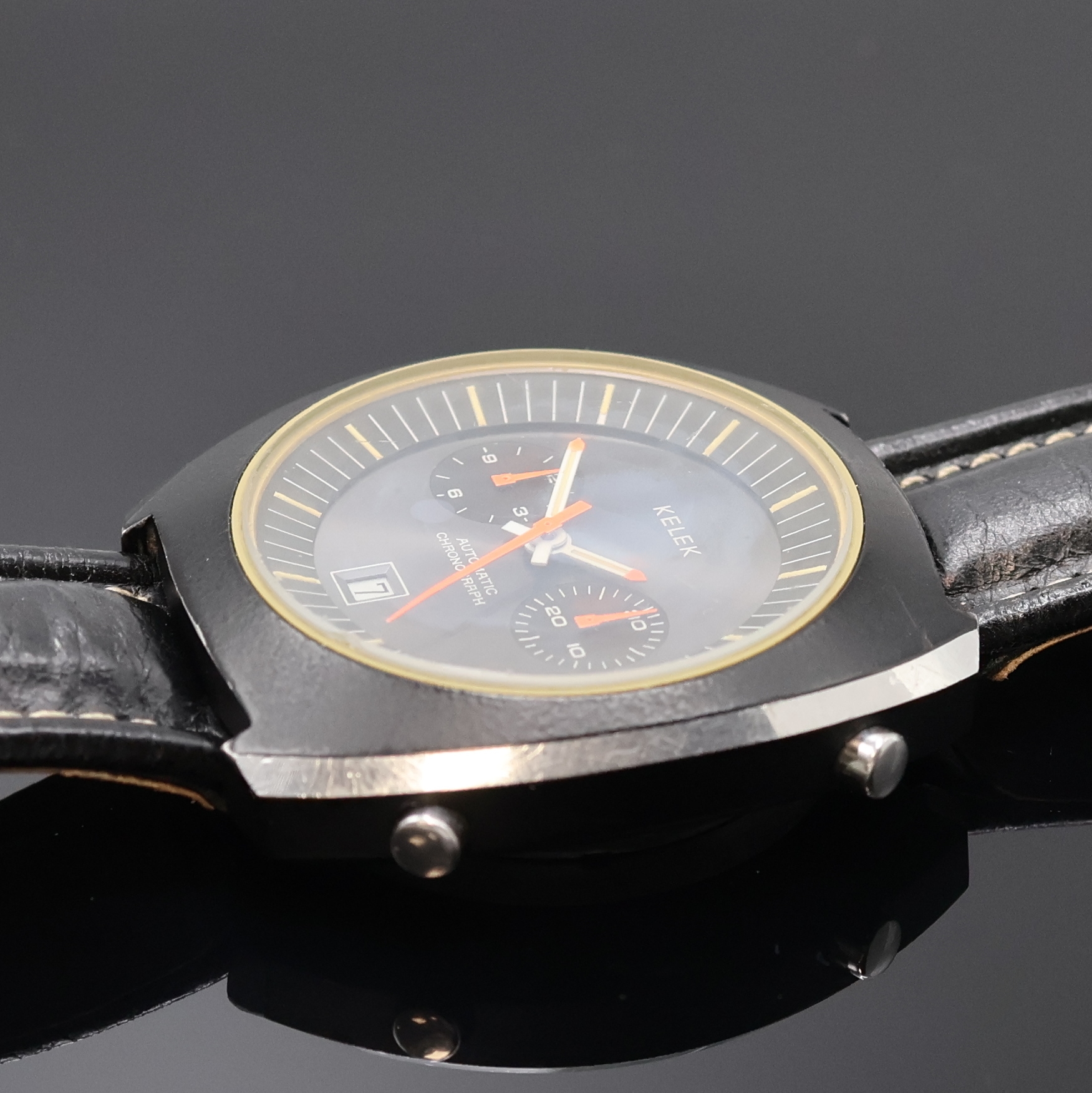 Detail c: KELEK Armbandchronograph in Stahl, Schweiz um 1970, Handaufzug, Geh. teils geschw., Boden verschr., graues Zifferbl. m. Leuchtind., Leuchtzeiger, 12 ...