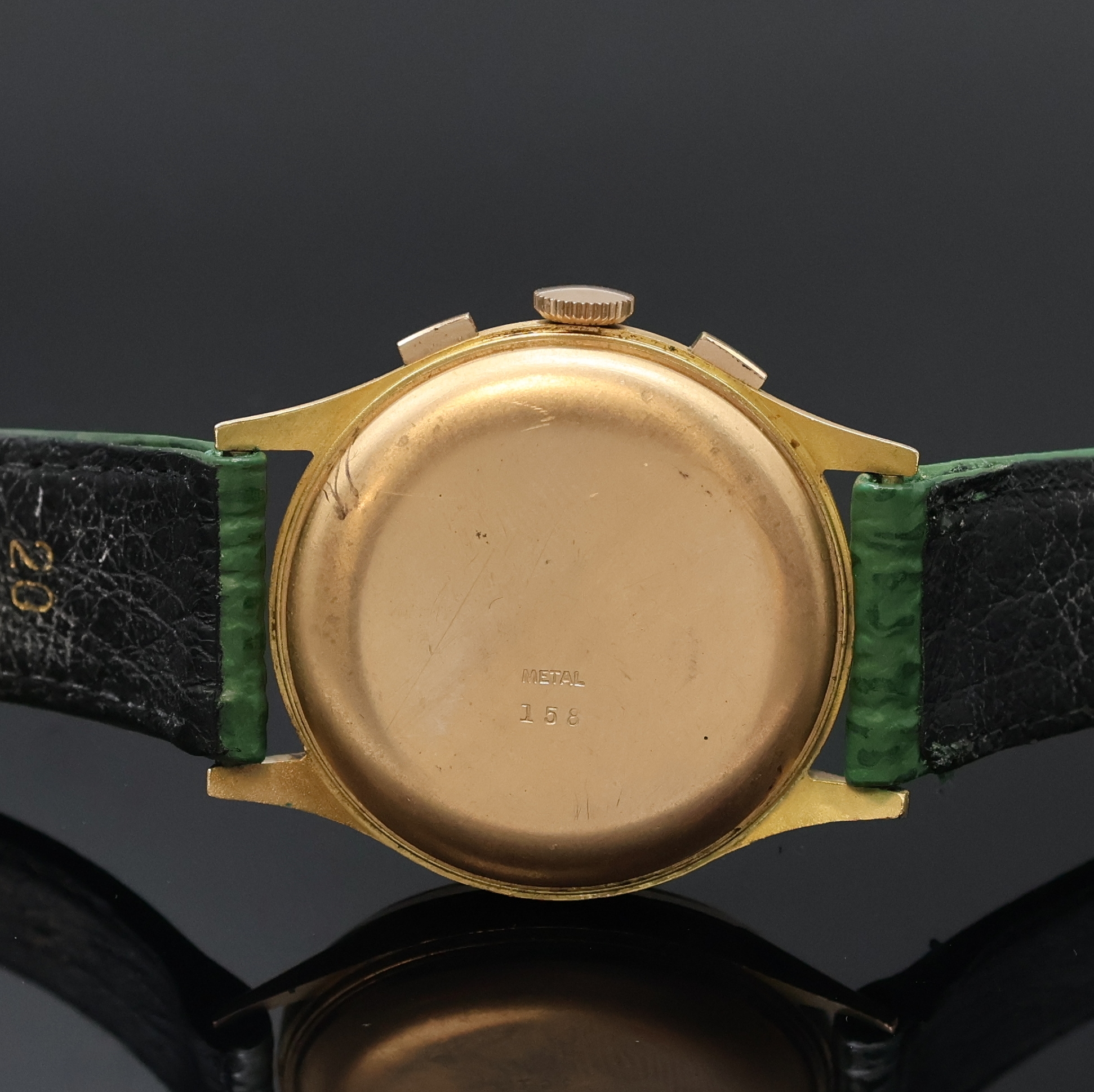 Detail d: MEDICAL Armbandchronograph in RoseG 750/000, Schweiz um 1950, Handaufzug, Boden aufgedr., silb. Zifferbl. rest., aufgel. Std.-Ind., gold. Zeiger, 45 ...