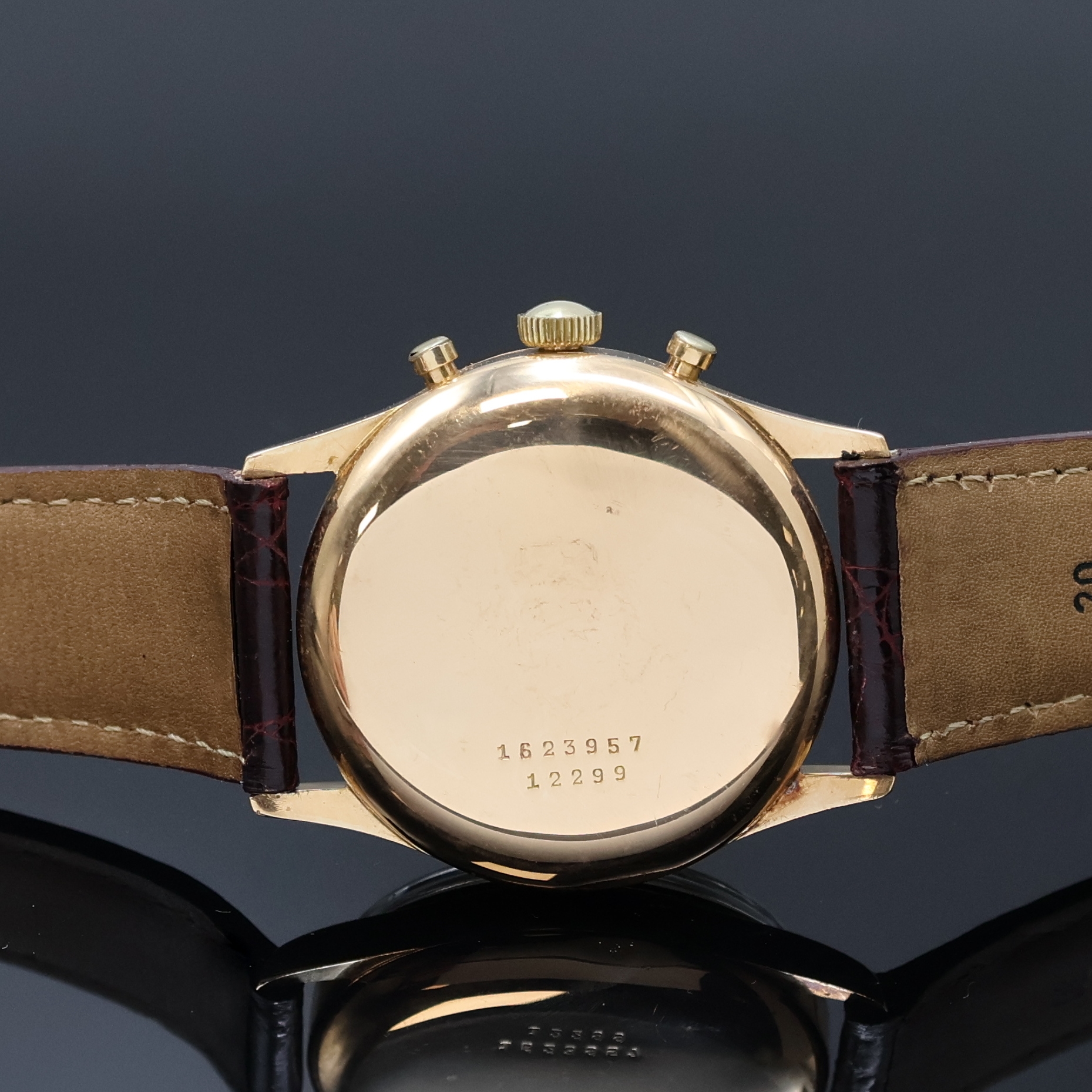 Detail d: UNIVERSAL GENEVE Compax Armbandchronograph in RoseG 750/000, Schweiz um 1950, Handaufzug, Boden aufgedr., silb. Zifferbl. rest., gold. Std.-Ind., ...