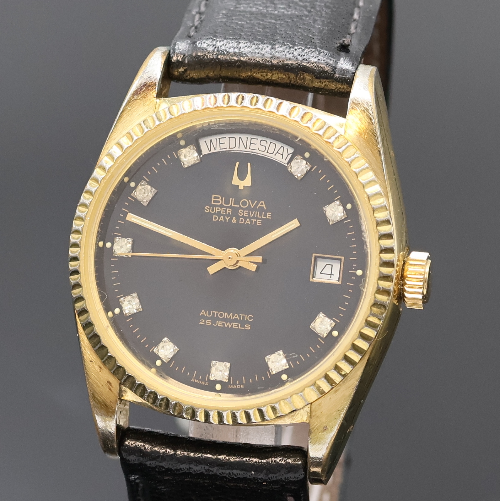 Detail a: BULOVA Super Seville Day & Date Armbanduhr, Schweiz um 1990, Automatik, verg. Geh., Stahlboden u. Krone verschr., schwarzes Zifferbl. m. aufges. ...