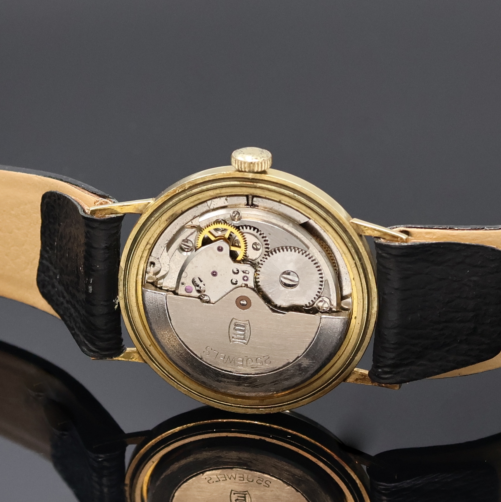 Detail d: ZEWI Armbanduhr in GG 585/000, Schweiz um 1965, Automatik, Boden aufgedr., silb. Zifferbl. m. gold. Std.-Ind., gold. Zeiger, Datum b. 3, Kal. ...