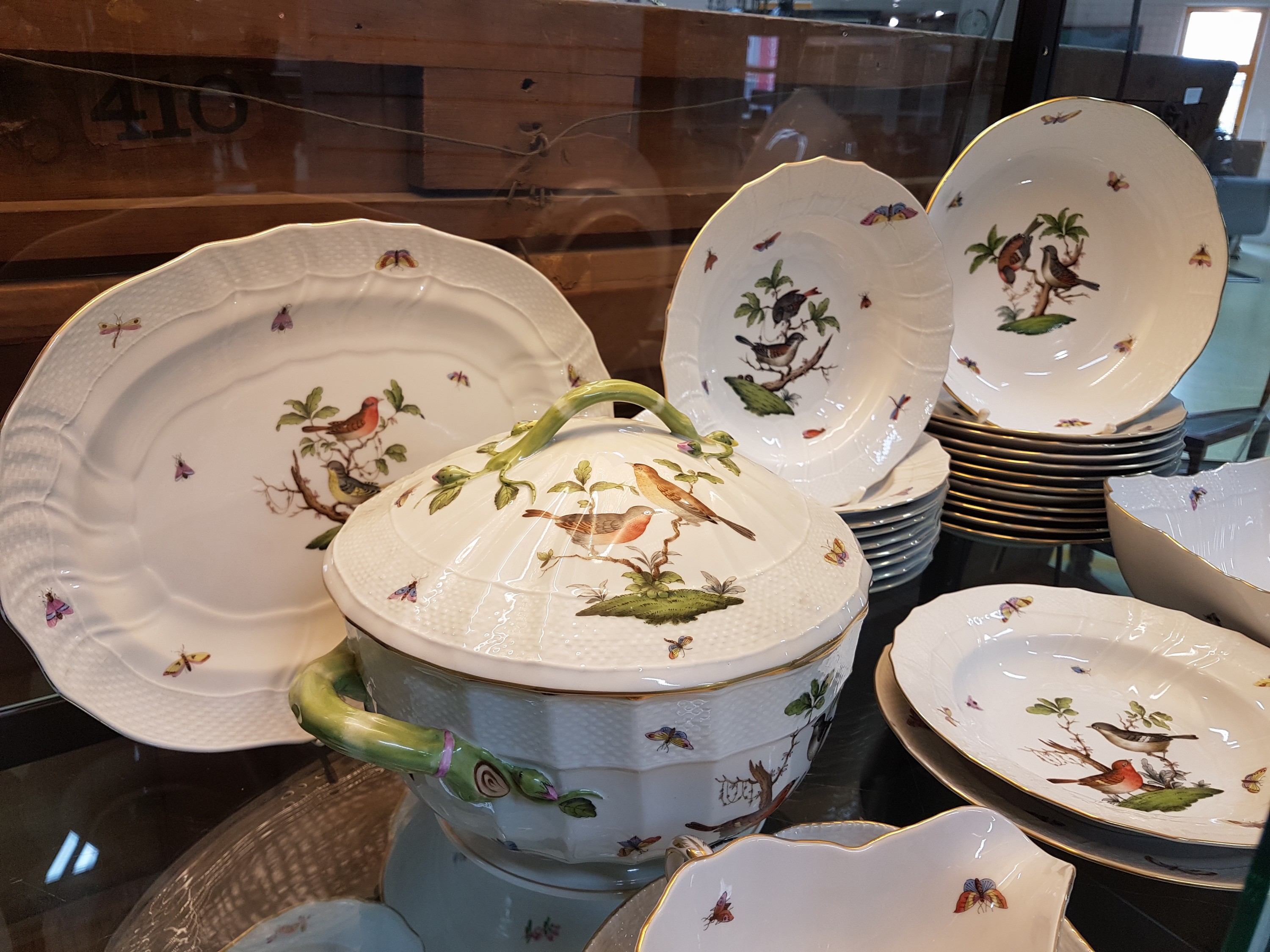 Detail a: Speiseservice, Rothschild, Herend, Ungarn, Porzellan, handbemalter Dekor, 12 Speiseteller D. 25,5cm, 10 Suppenteller D. 24cm, große Deckelterrine, ...