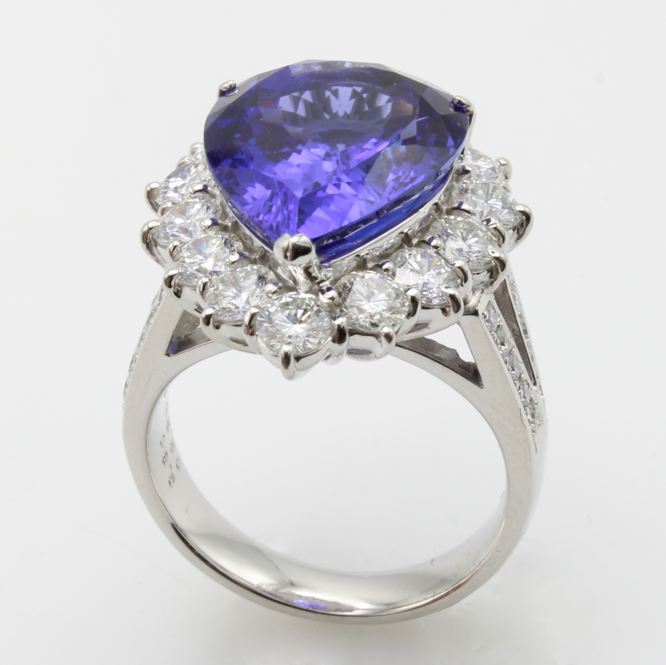 Image 27003347 - Ring mit Tansanit und Brillanten, 900er Platin, Tansanittropfen ca. 9.80 ct von sehr ...