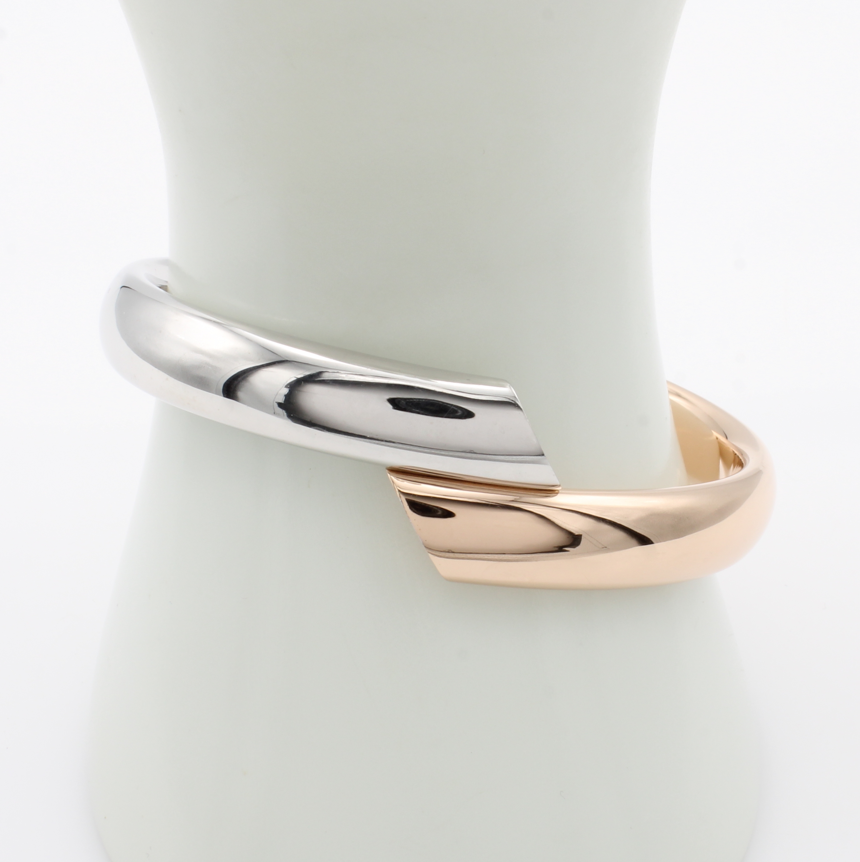 Image 27003377 - Armspange, WG/RG 585/000, gegenläufig gearb., abgeschrägte Enden, B. ca. 9.5 mm