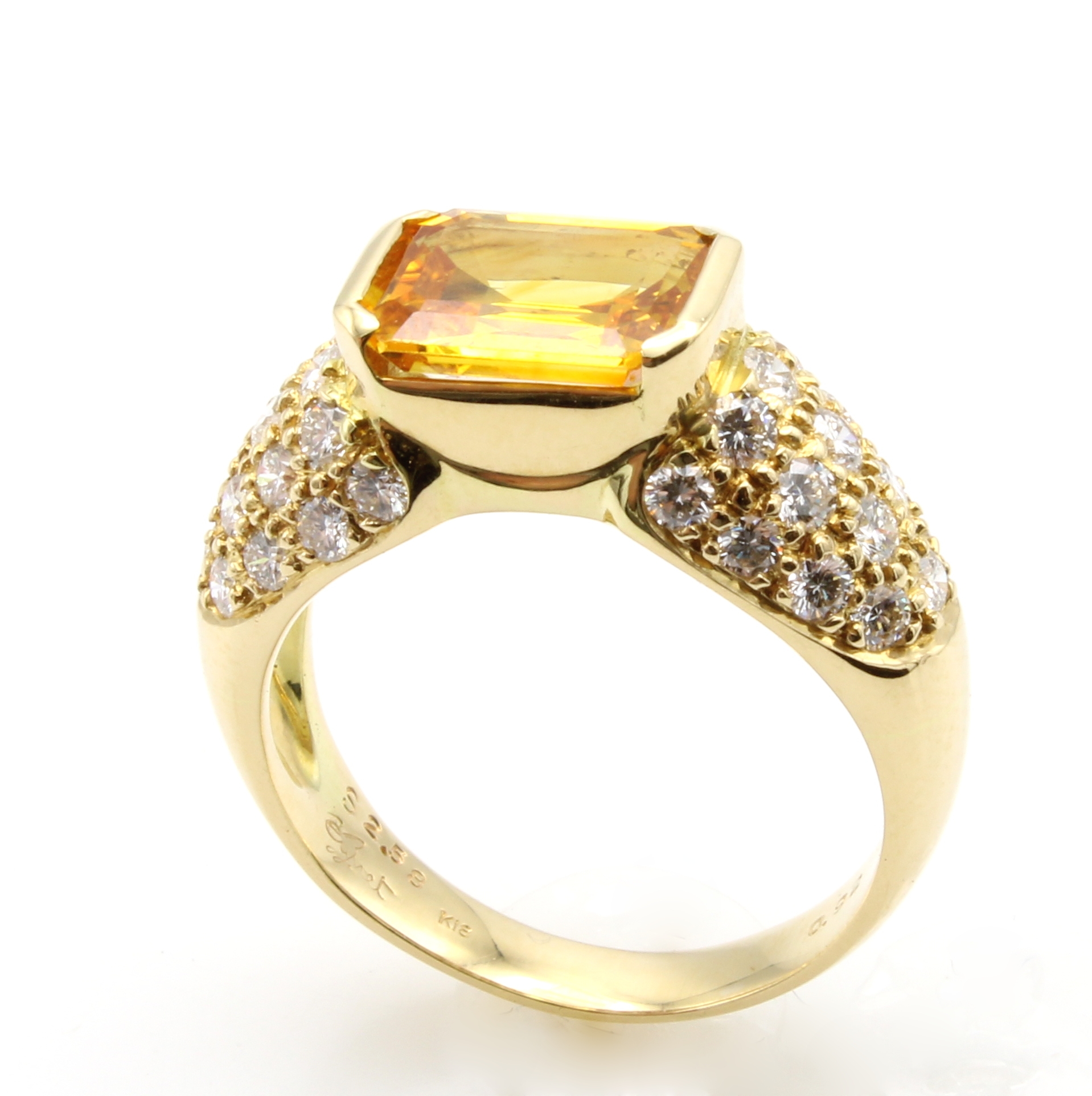 Image 27003413 - Ring mit Saphir und Brillanten, GG 750/000, orangefarb. Saphir ca. 2.58 ct, 32 Brill. ...