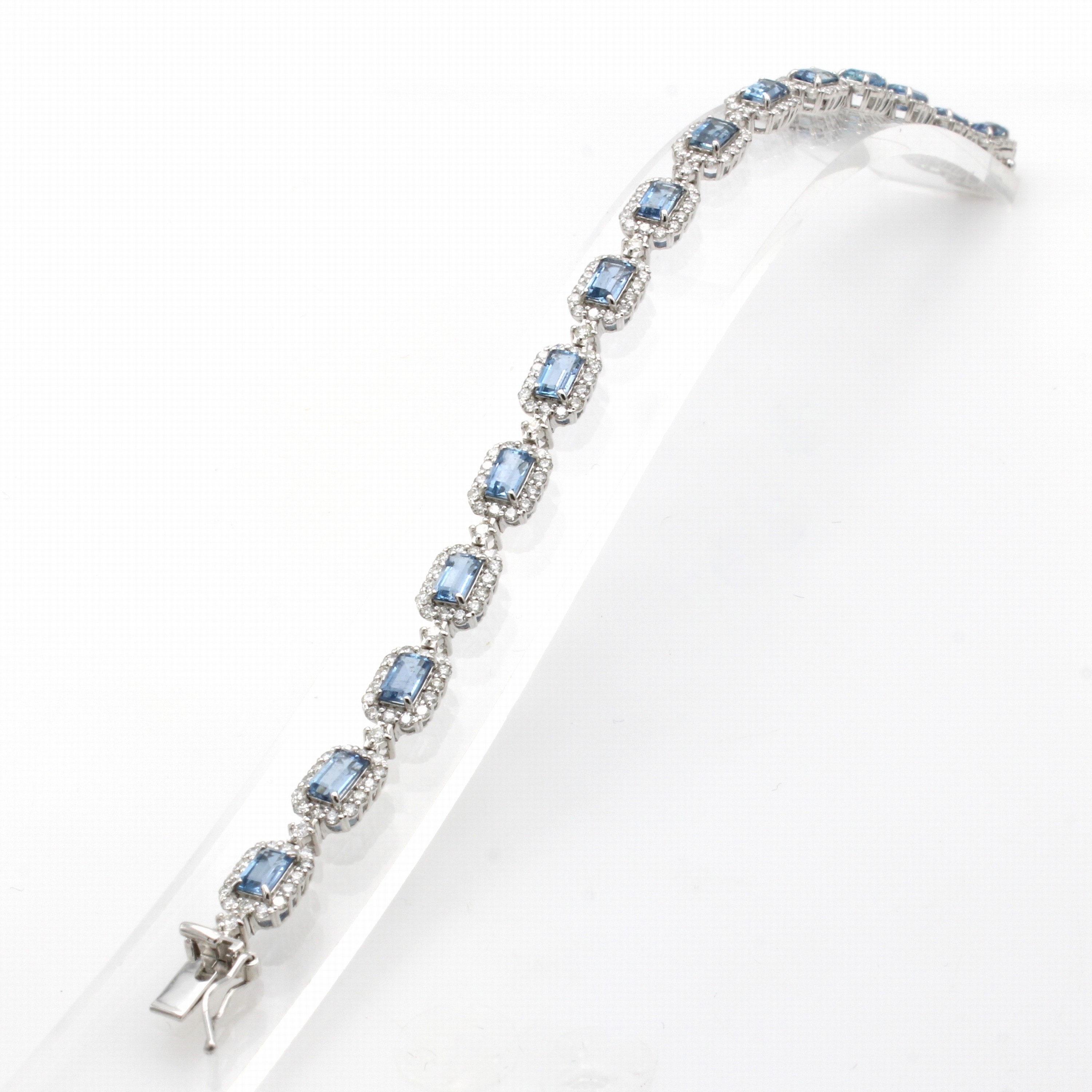 Image 27003463 - Armband mit Aquamarinen und Brillanten, 900er Platin, 15 Aquamarinbaguettes zus. ca. ...