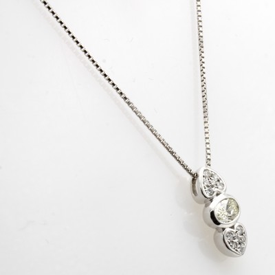 27003461a - Anhänger mit Brillanten an Kette, Anhänger 900er Platin bes. m. 1 ovalen Brill. ca. ...