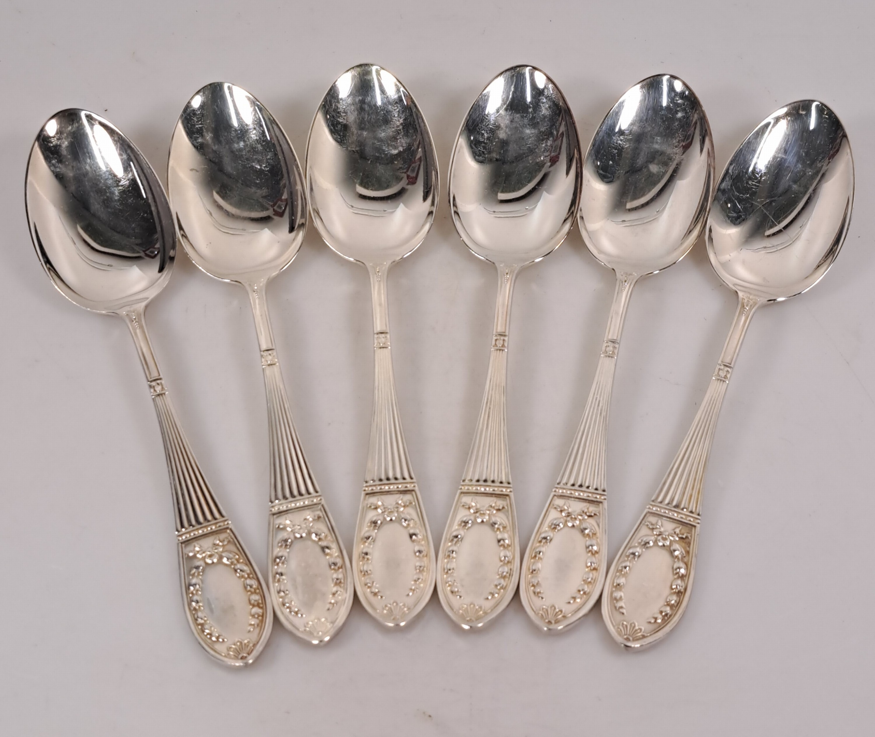 Detail a: Silberbesteck, Wilkens & Söhne, Modell Straßburger Empire, 800er Silber, 6 Gabeln, 6 Messer, 6 Löffel, 6 Teelöffel, Butter- und Käsemesser, ...