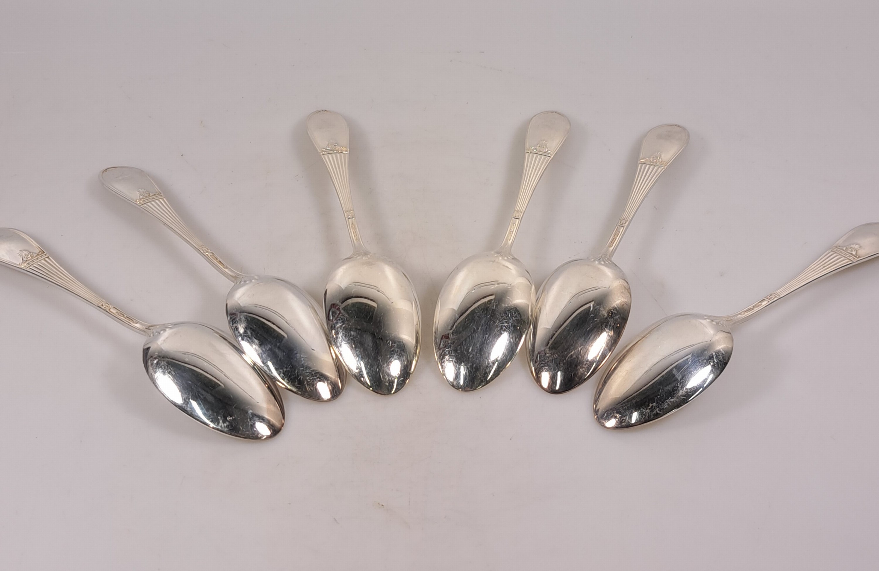Detail b: Silberbesteck, Wilkens & Söhne, Modell Straßburger Empire, 800er Silber, 6 Gabeln, 6 Messer, 6 Löffel, 6 Teelöffel, Butter- und Käsemesser, ...