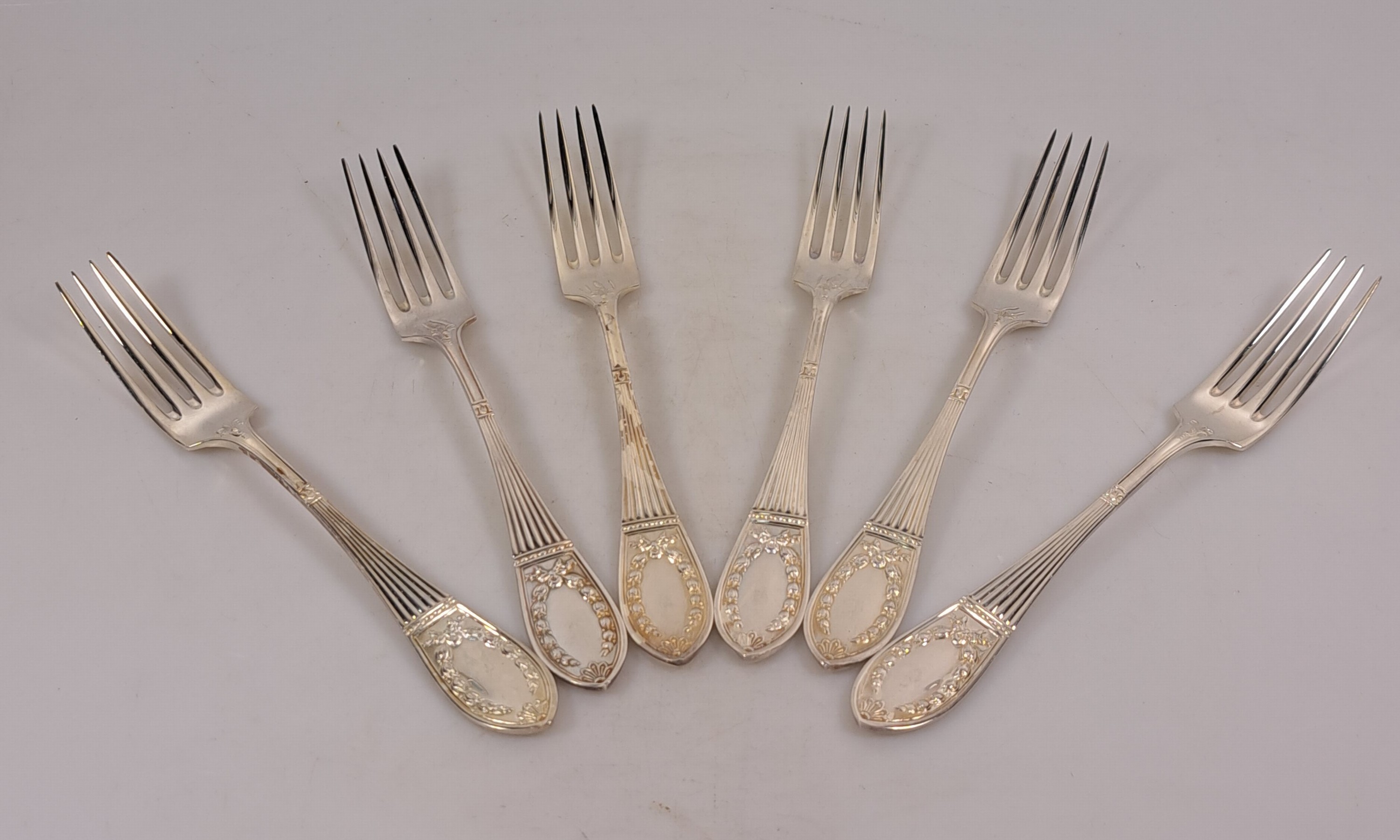 Detail c: Silberbesteck, Wilkens & Söhne, Modell Straßburger Empire, 800er Silber, 6 Gabeln, 6 Messer, 6 Löffel, 6 Teelöffel, Butter- und Käsemesser, ...