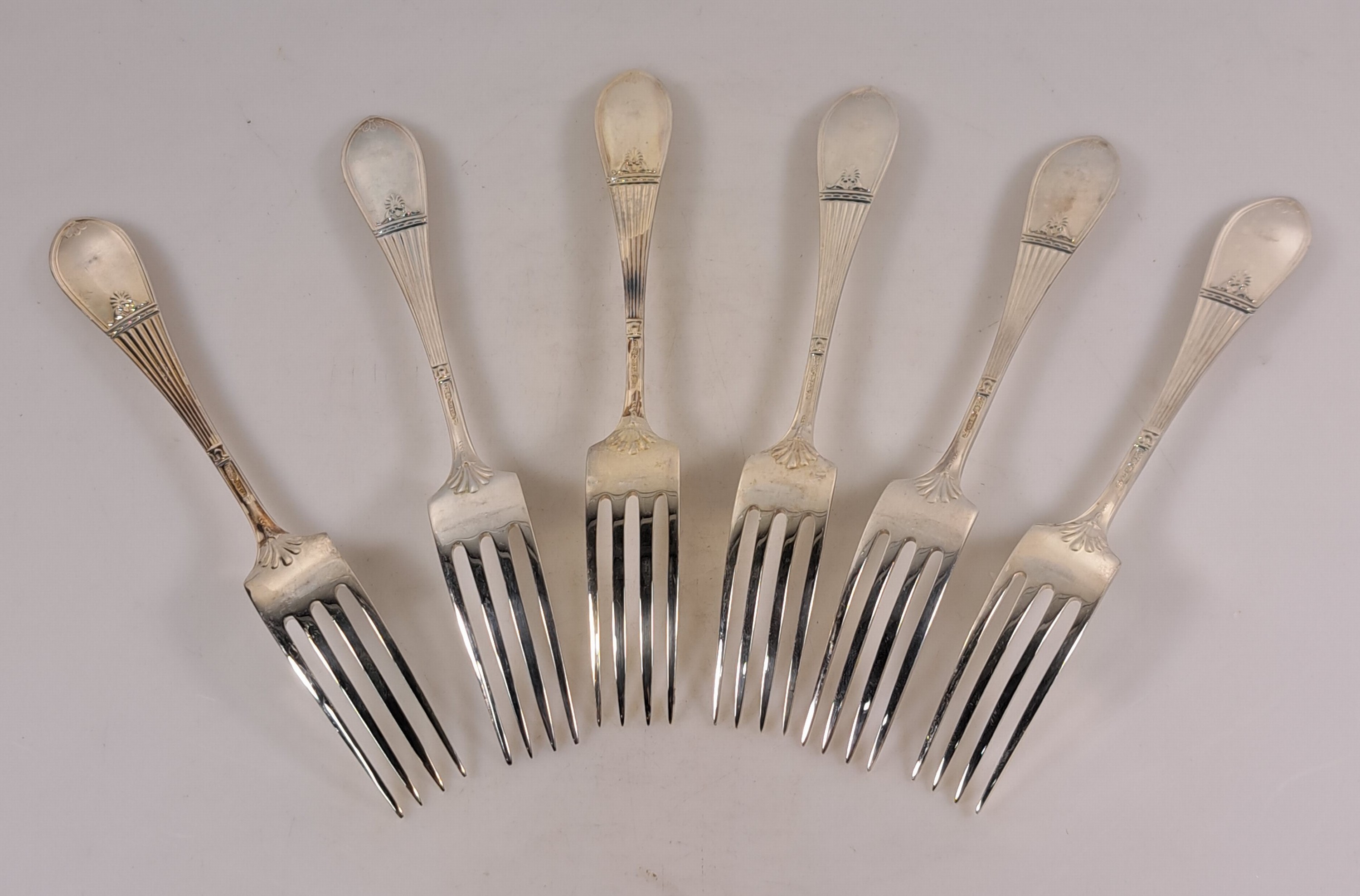 Detail d: Silberbesteck, Wilkens & Söhne, Modell Straßburger Empire, 800er Silber, 6 Gabeln, 6 Messer, 6 Löffel, 6 Teelöffel, Butter- und Käsemesser, ...