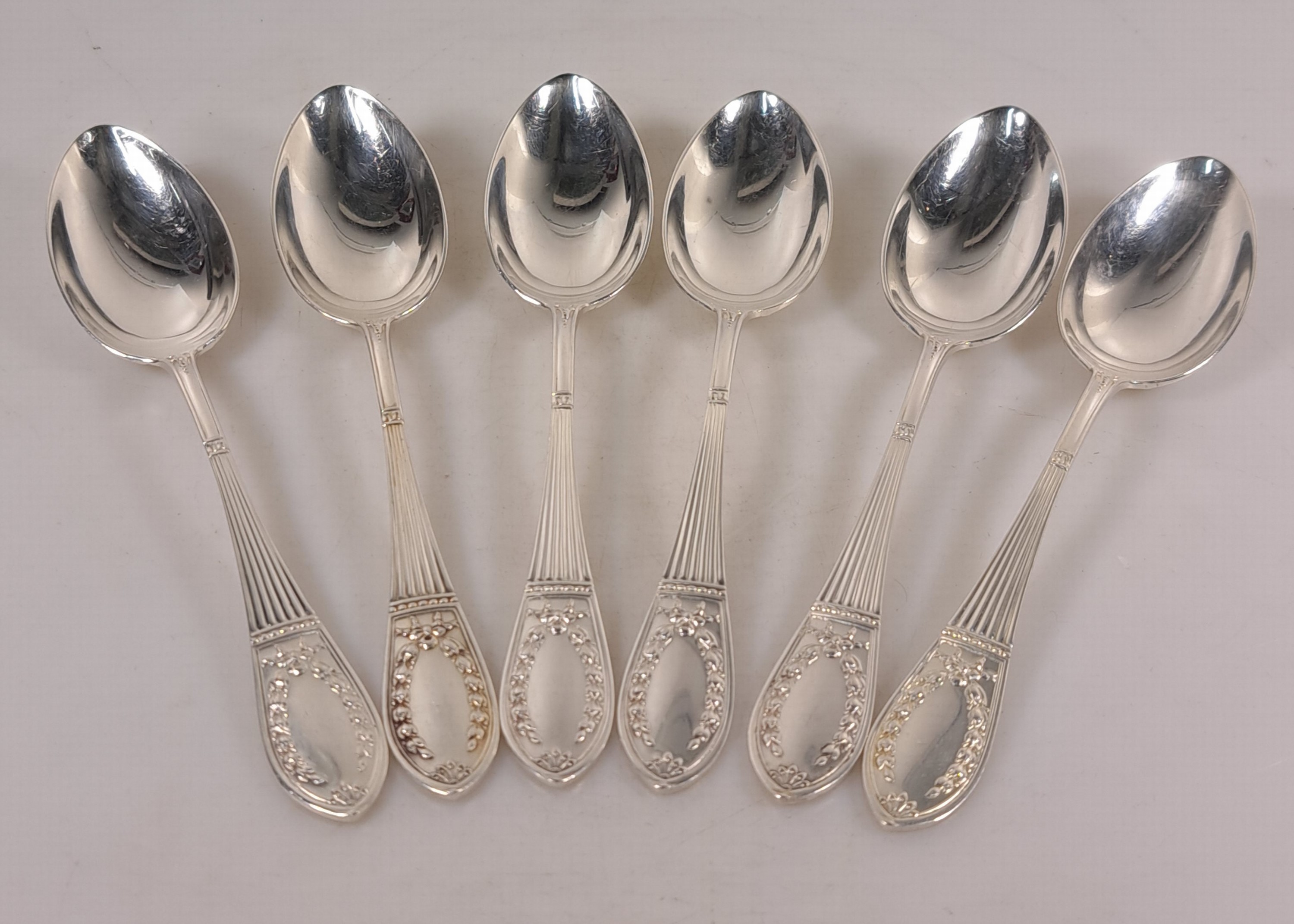 Detail g: Silberbesteck, Wilkens & Söhne, Modell Straßburger Empire, 800er Silber, 6 Gabeln, 6 Messer, 6 Löffel, 6 Teelöffel, Butter- und Käsemesser, ...