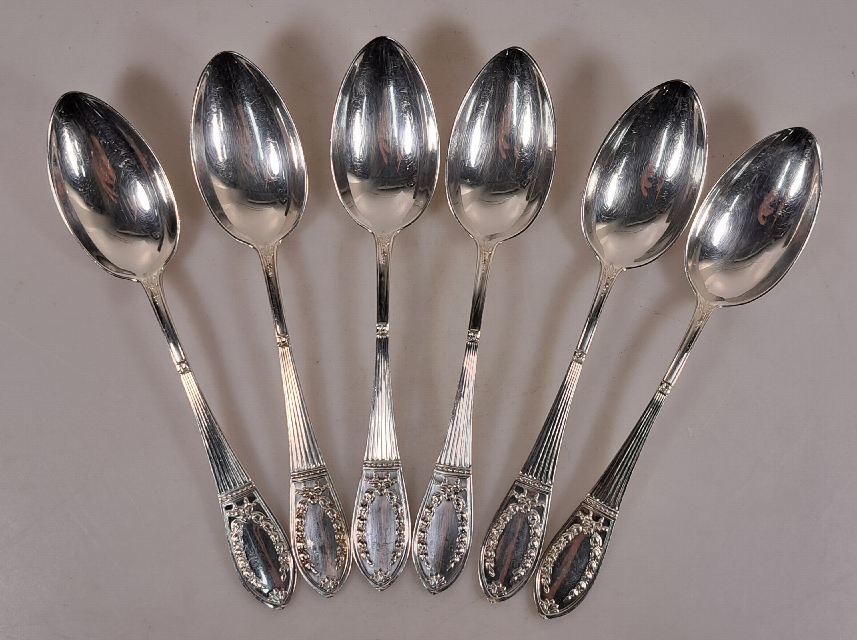 Detail h: Silberbesteck, Wilkens & Söhne, Modell Straßburger Empire, 800er Silber, 6 Gabeln, 6 Messer, 6 Löffel, 6 Teelöffel, Butter- und Käsemesser, ...
