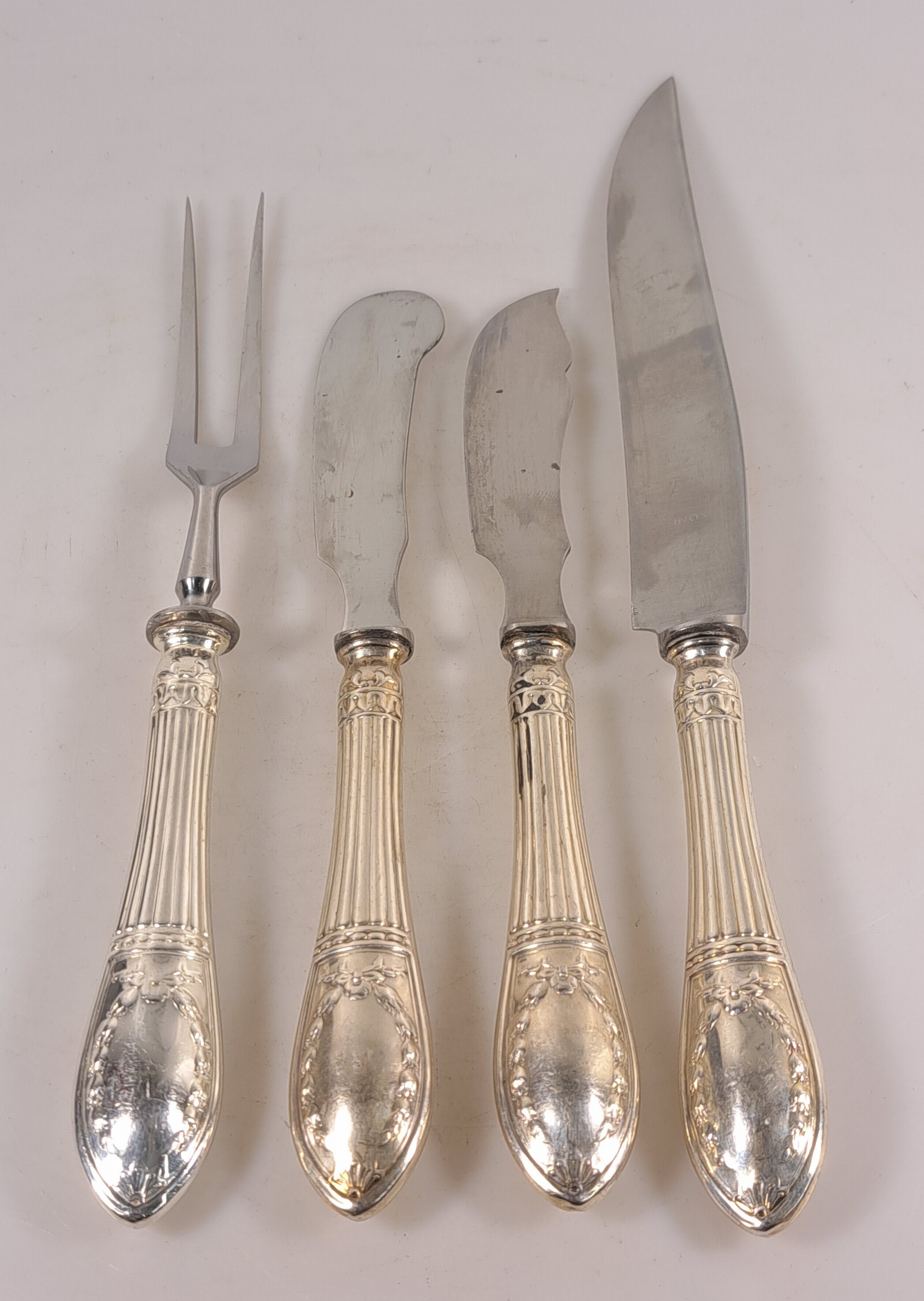 Detail j: Silberbesteck, Wilkens & Söhne, Modell Straßburger Empire, 800er Silber, 6 Gabeln, 6 Messer, 6 Löffel, 6 Teelöffel, Butter- und Käsemesser, ...