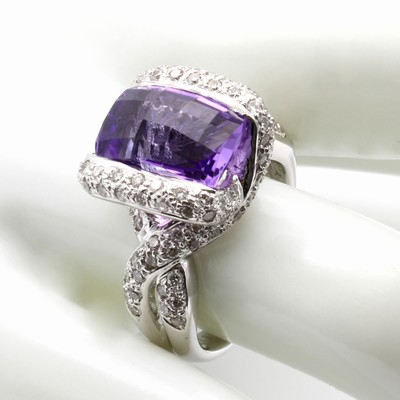 27003588a - Ring mit Amethyst und Brillanten, WG 750/000, Amethyst im Schachbrettschliff ca. 4.62 ...