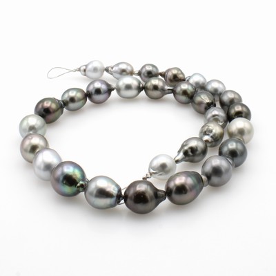 27003591a - Tahitizuchtperlstrang, 29 barocke Perlen in Tropfenform, D. ca. 10-13 mm v. silbernem- ...
