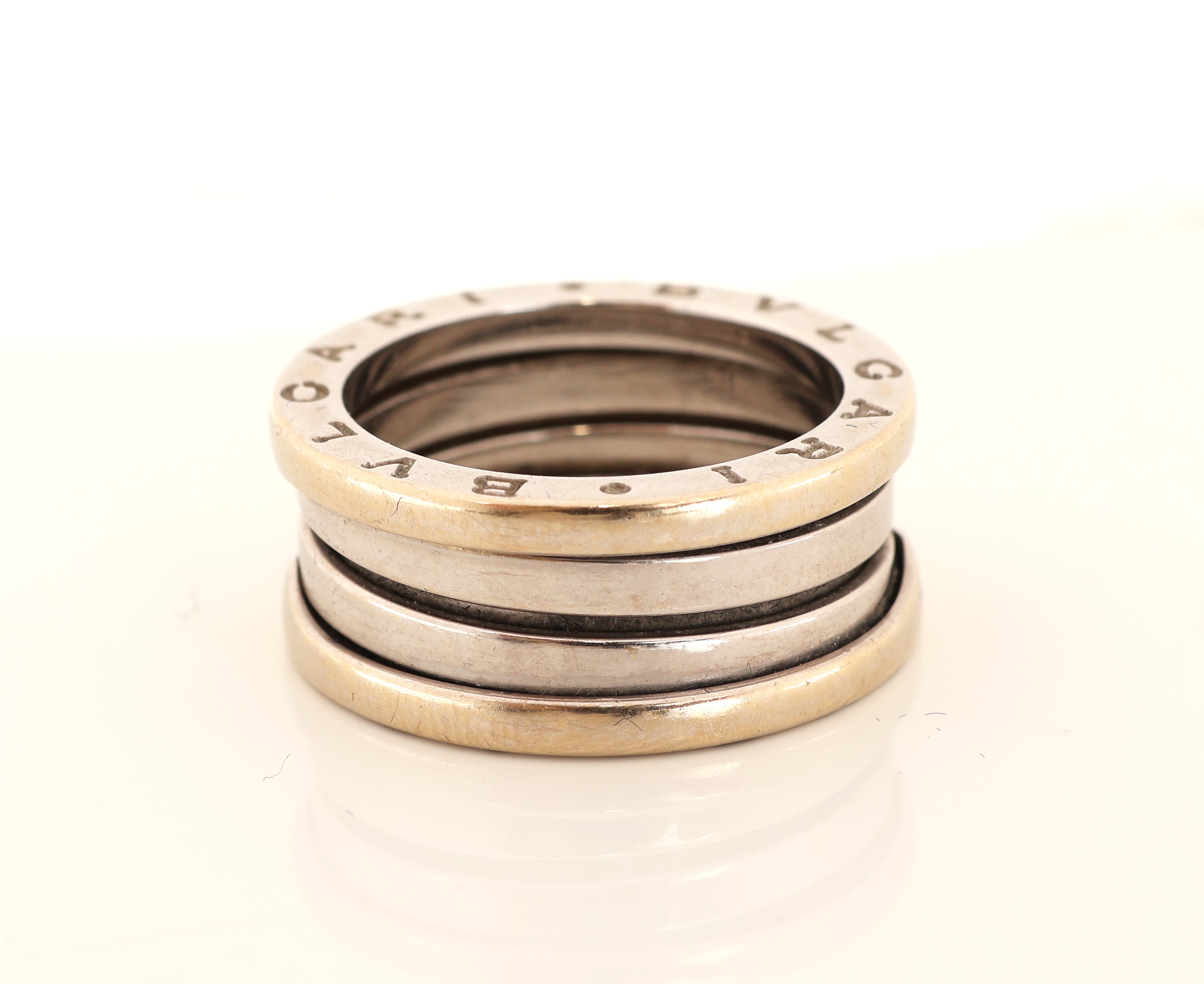 Detail a: 18 kt Gold BULGARI Ring, WG 750/000, B ZeroSerie, sign. und num., RW 52, ca. 9.2 g, in orig. Etui und Umkarton, neue Rhod. empf.