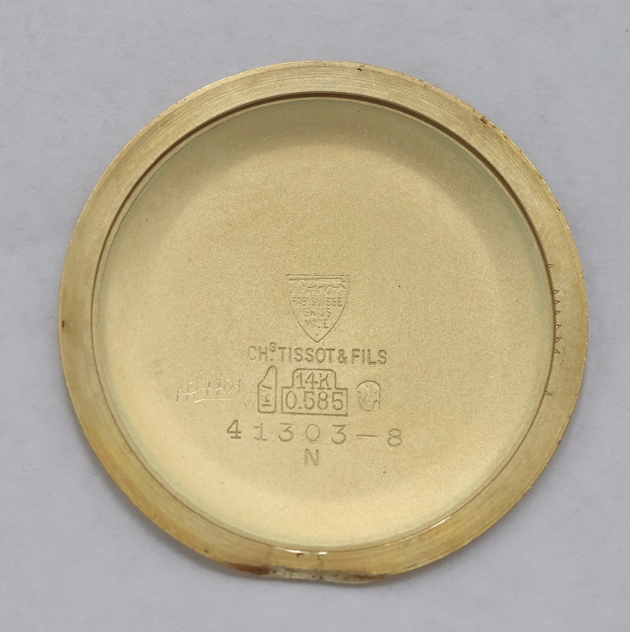 Detail d: TISSOT Frackuhr in GG 585/000, Handaufzug, Schweiz um 1975, 3-teil. Geh., Boden und Glasrand aufgedr., silb. Zifferbl. m. aufgel. Indizes, Werk ...