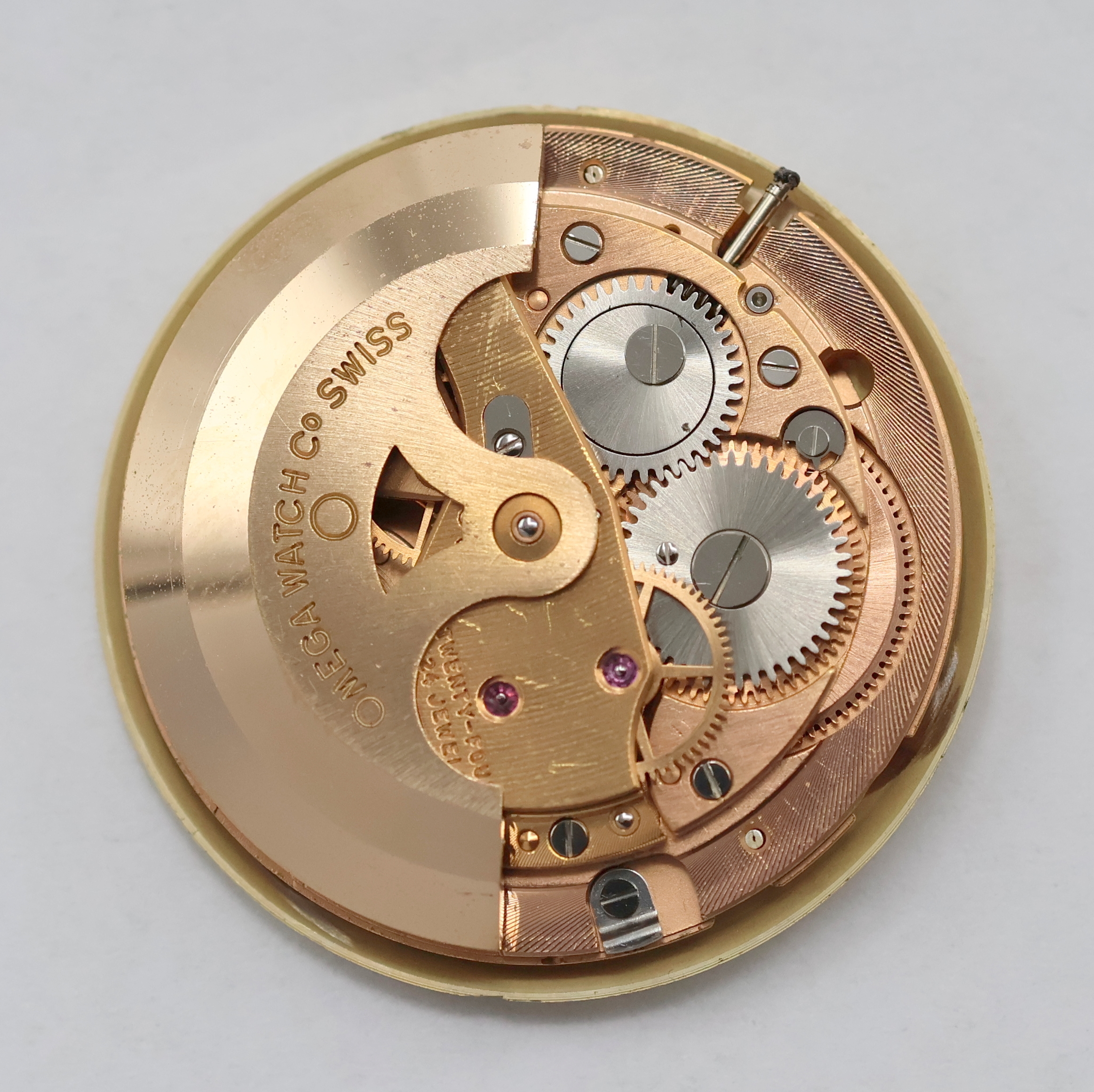 Detail f: OMEGA Herrenarmbanduhr Seamaster Cosmic in GG 750/000, Schweiz um 1968, Automatik, Einschalengeh., gold. Fadenkreuz-Zifferbl. m. 3 aufges. Indizes ...