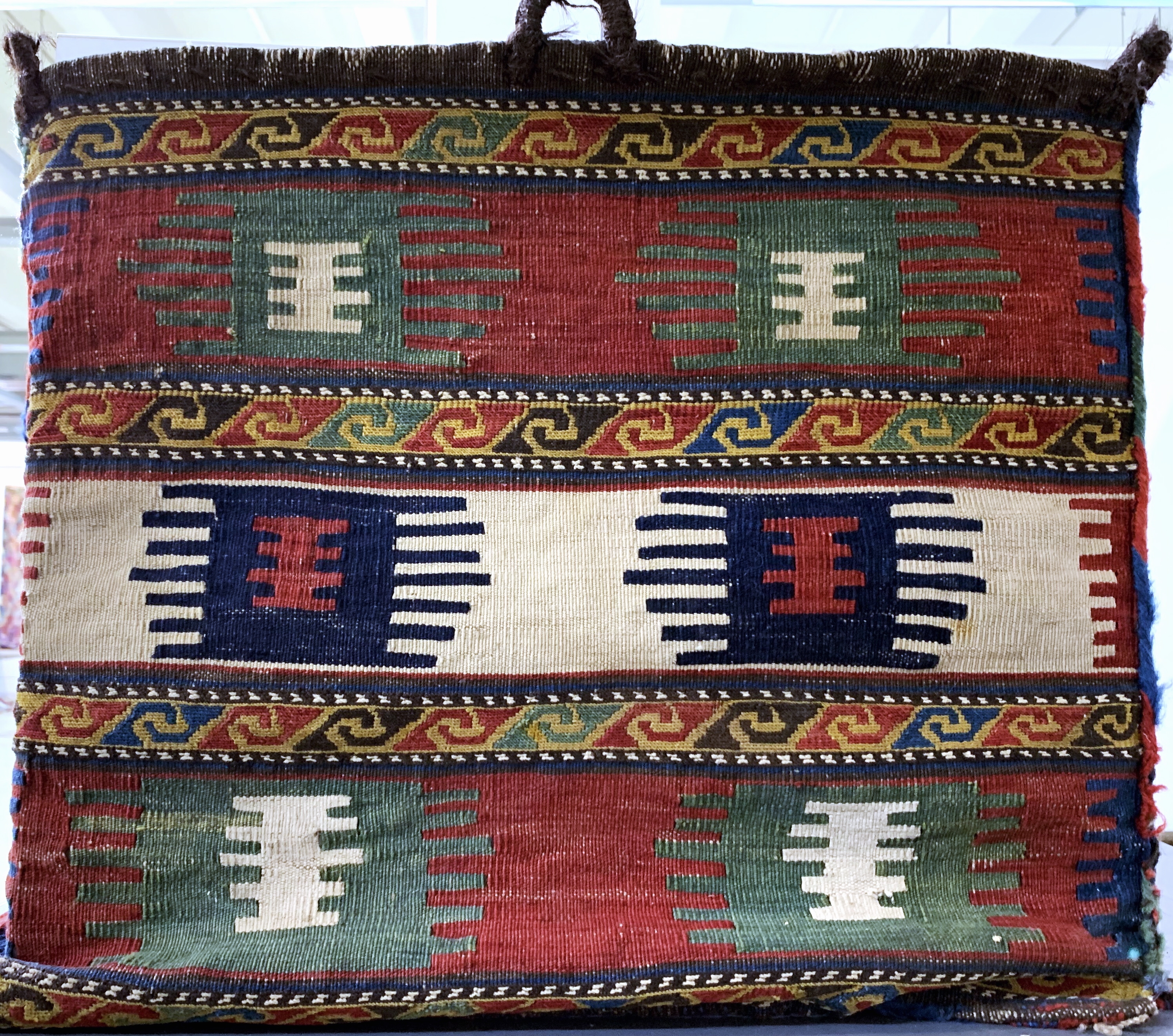 Detail b: Komplette Mafrasch antik, Kaukasus, 19.Jhd,Wolle auf Wolle, ca. 103 x 49 x 49 cm, EHZ: 2