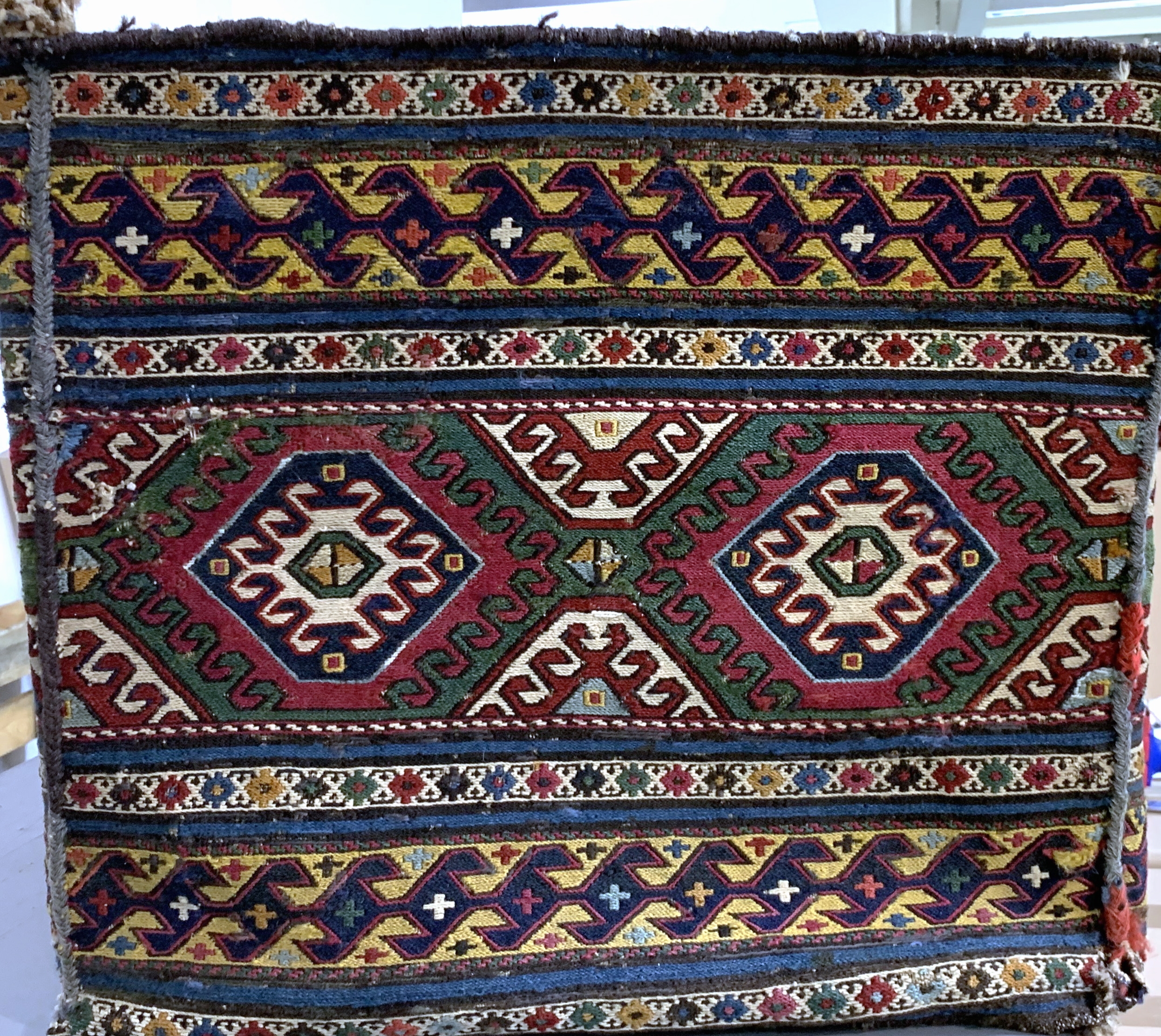 Detail c: Shahsawan Mafrasch antik, Persien, 19.Jhd, Wolle auf Wolle, ca. 102 x 53 x 74 cm, EHZ: 2