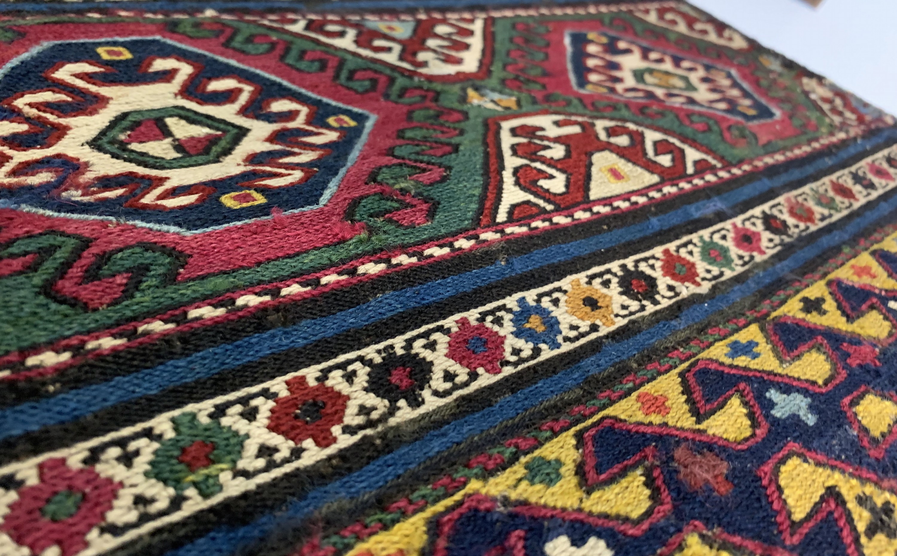 Detail d: Shahsawan Mafrasch antik, Persien, 19.Jhd, Wolle auf Wolle, ca. 102 x 53 x 74 cm, EHZ: 2