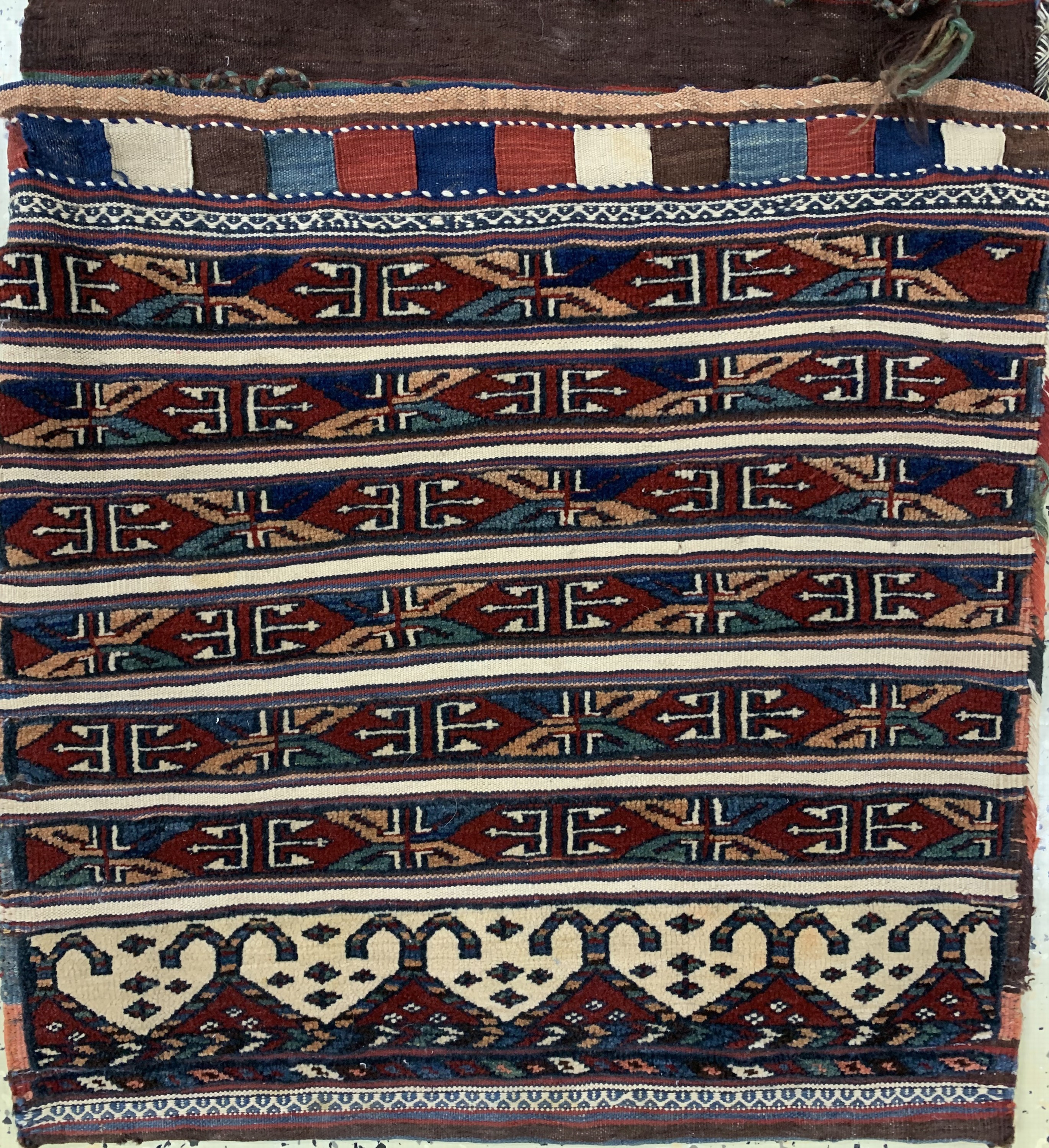 Detail b: Weramin Doppeltasche"relif" antik, Persien , 19.Jhd, Wolle auf Wolle, ca. 137 x 68 cm, EHZ: 2