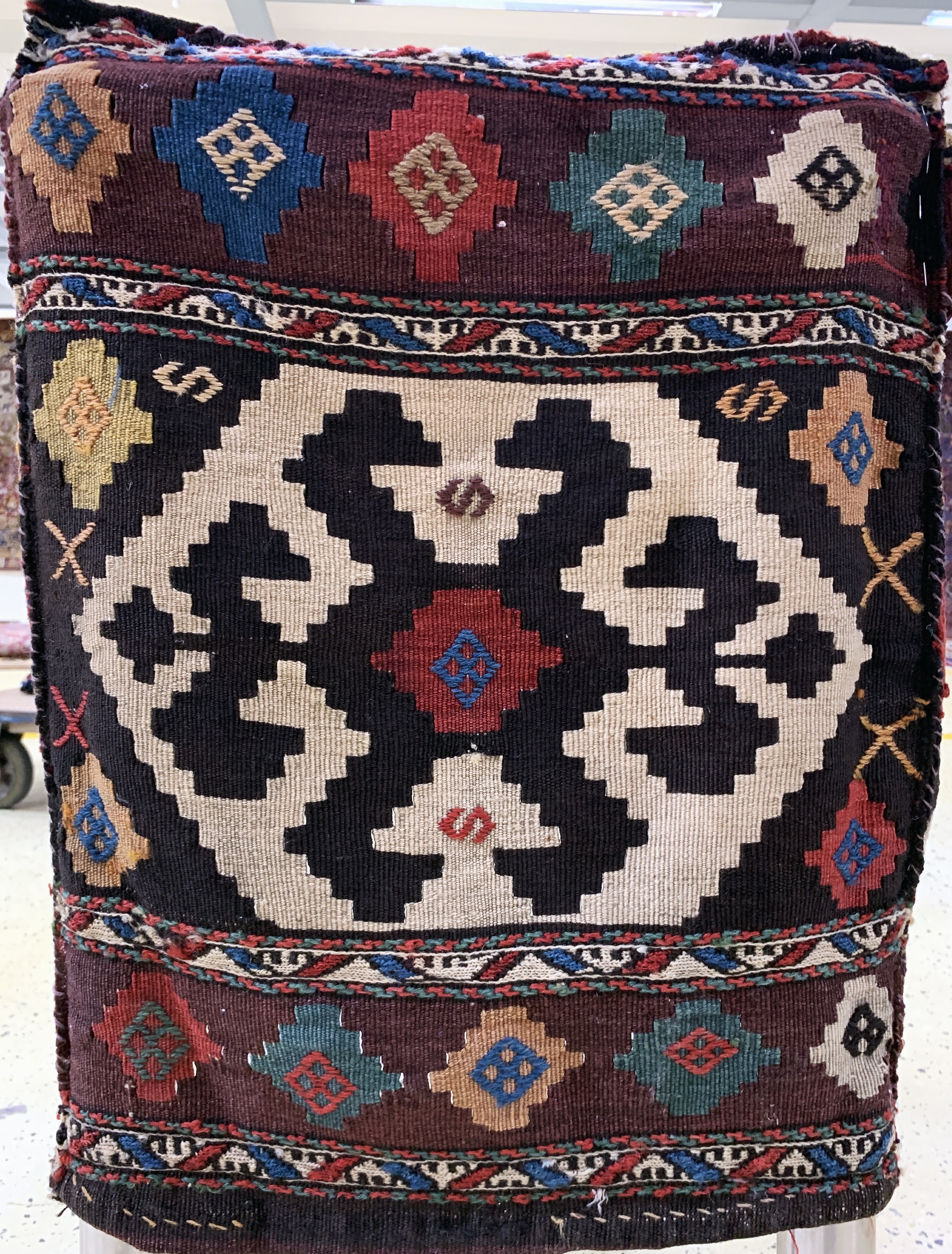 Detail c: Shahsawan Kelim Mafrasch, Persien, um 1900,Wolle auf Wolle, ca. 95 x 53 x 46 cm, EHZ: 3