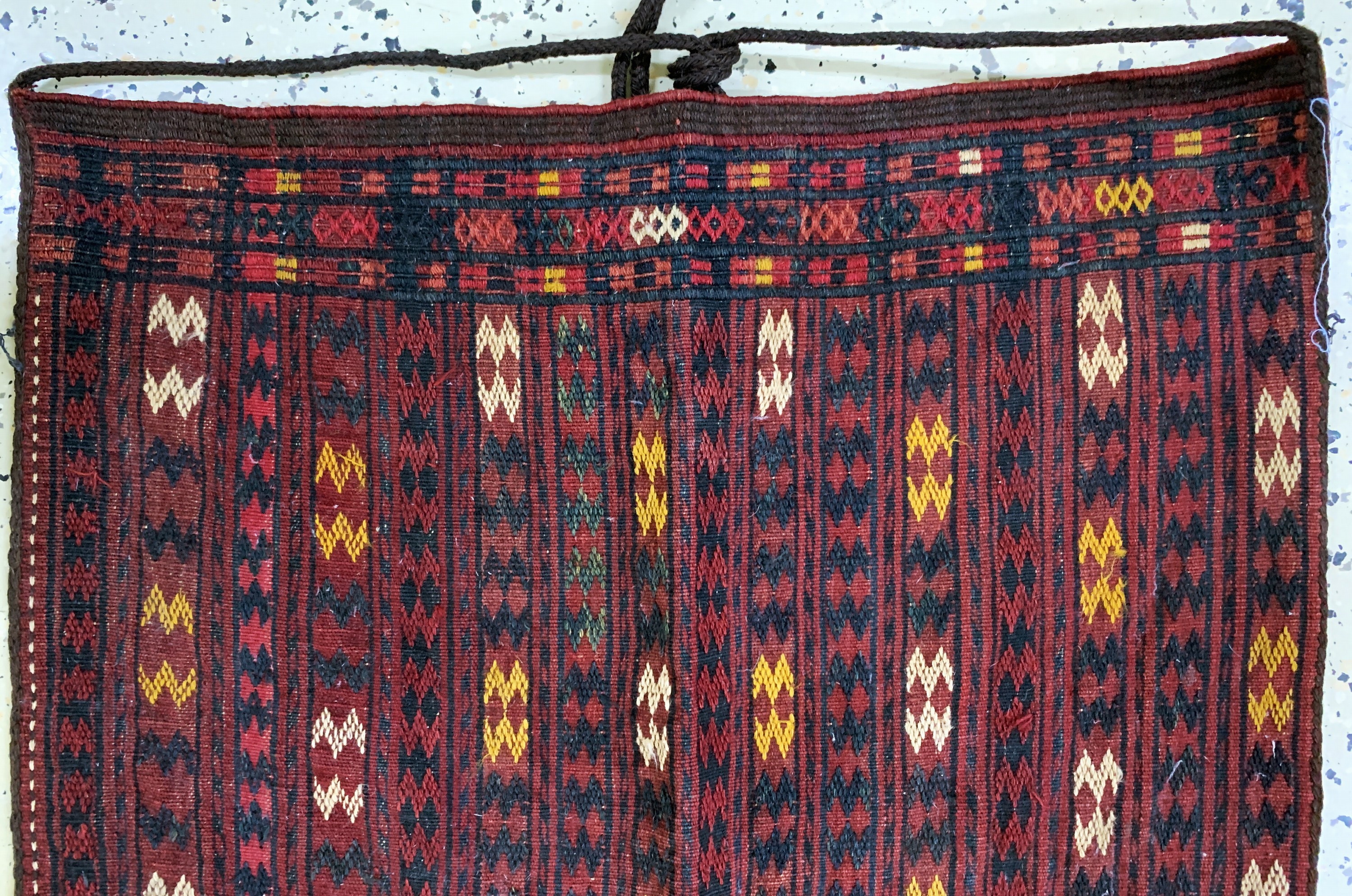 Detail b: Offene Okbash antik, Turkmenistan, um 1900, Wolle auf Wolle, ca. 74 x 34 cm, EHZ: 2