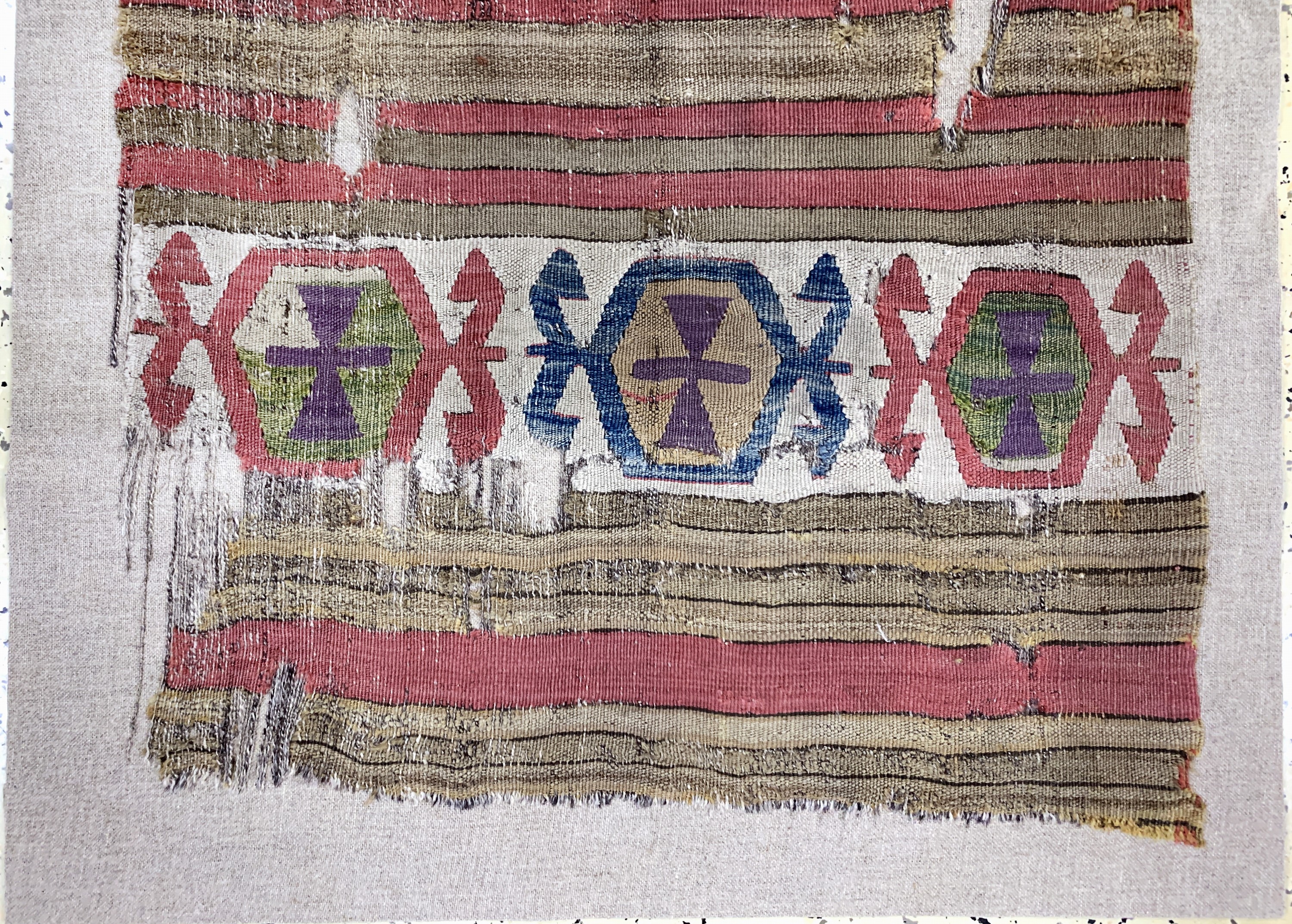 Detail b: Afyon Kelim Fragment, Türkei, 19.Jhd, Wolleauf Wolle, ca. 120 x 75 cm