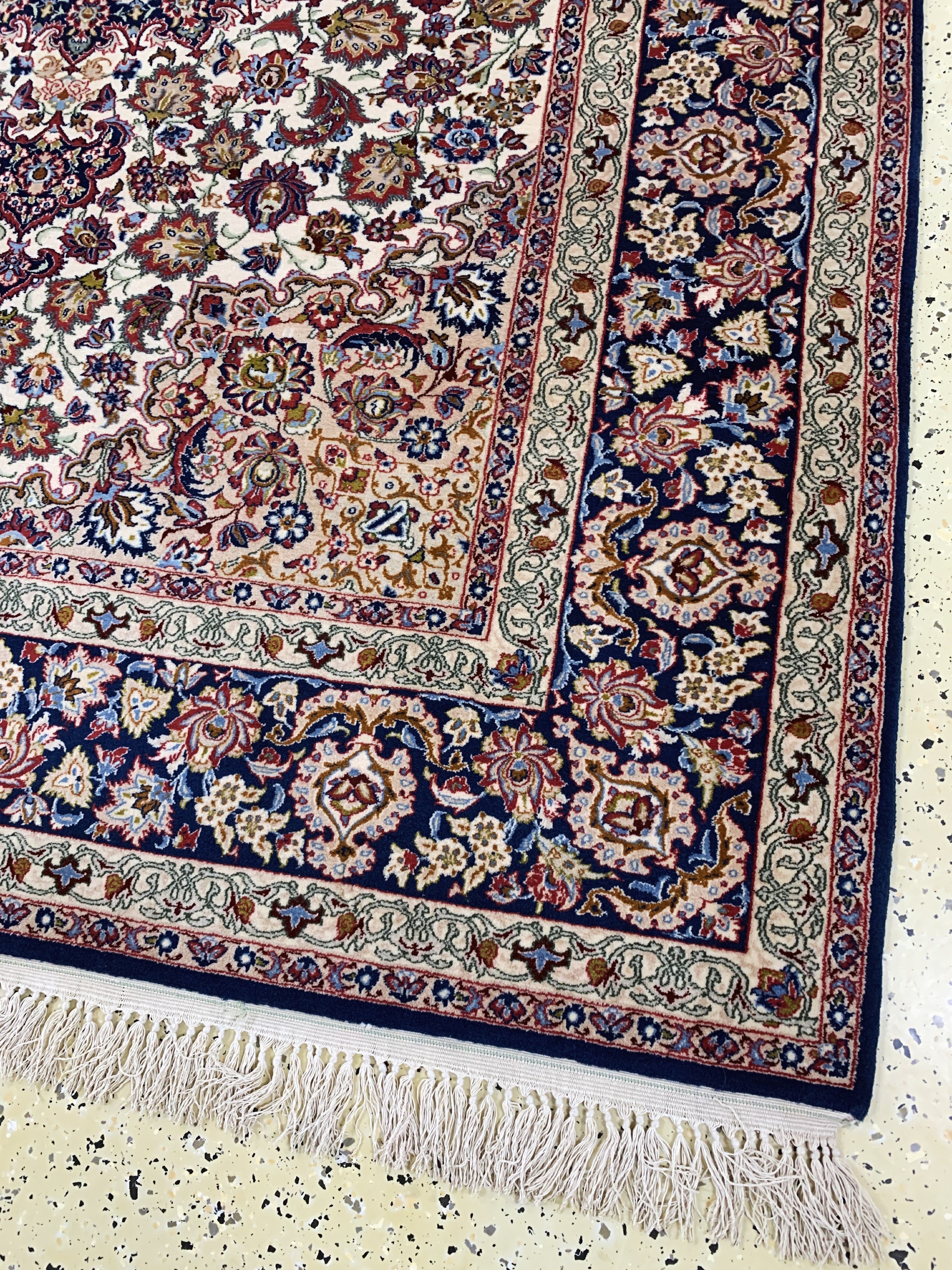 Detail a: Esfahan fein, Persien, Mitte 20.Jhd, Korkwolle auf Seide, ca. 216 x 149 cm, ca. 1,0Mio. Kn/qm, EHZ: 2
