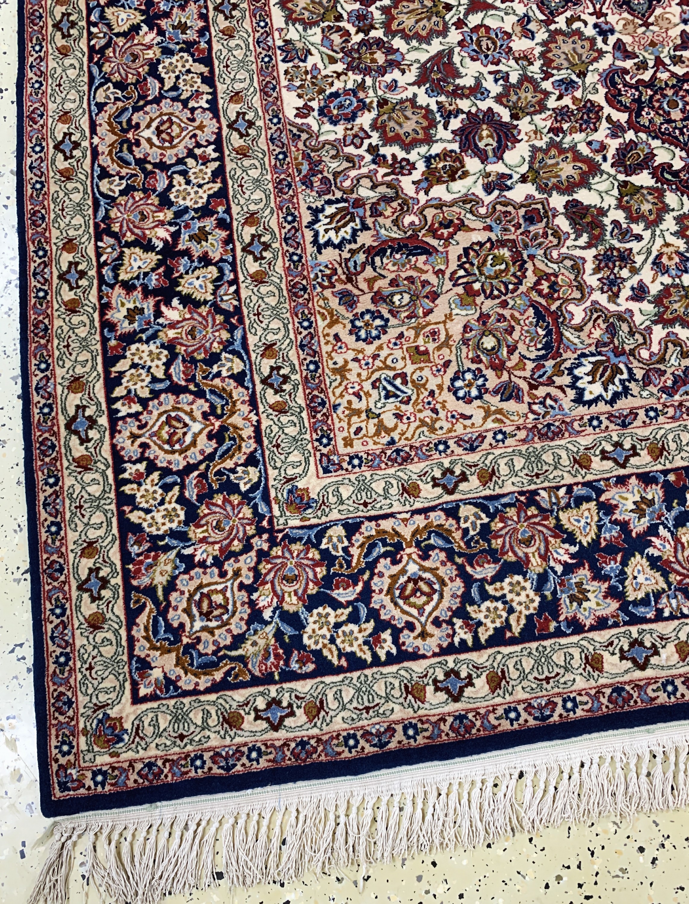 Detail b: Esfahan fein, Persien, Mitte 20.Jhd, Korkwolle auf Seide, ca. 216 x 149 cm, ca. 1,0Mio. Kn/qm, EHZ: 2