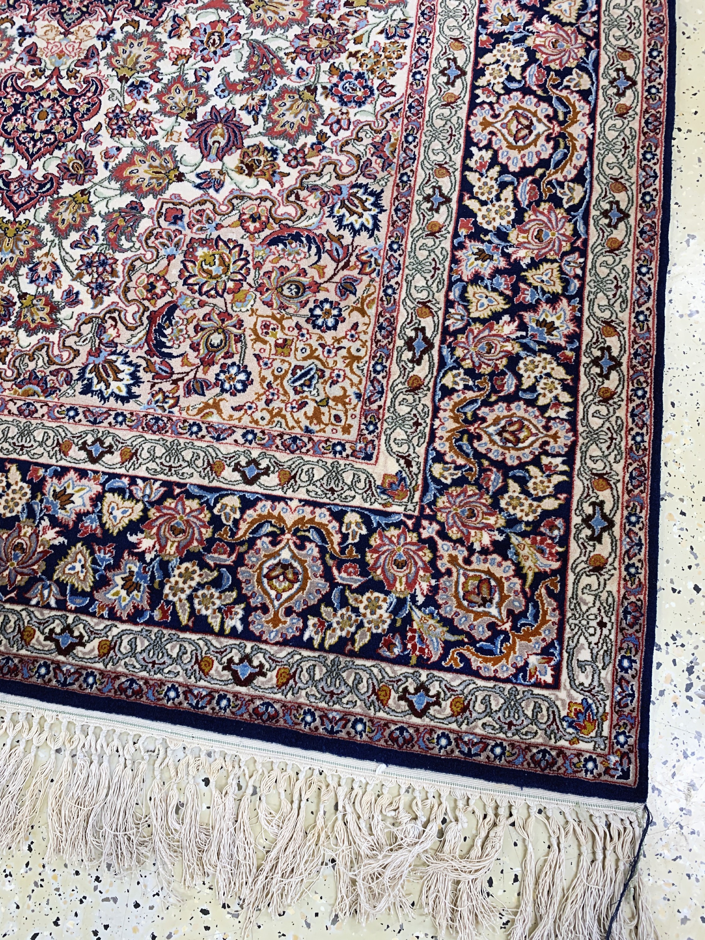 Detail d: Esfahan fein, Persien, Mitte 20.Jhd, Korkwolle auf Seide, ca. 216 x 149 cm, ca. 1,0Mio. Kn/qm, EHZ: 2