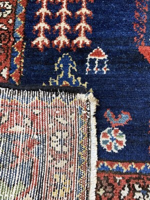 27004092g - Bachtiar´Baumteppich´, Persien, um 1900, Wolle auf Baumwolle, ca. 305 x 172 cm, EHZ: 2