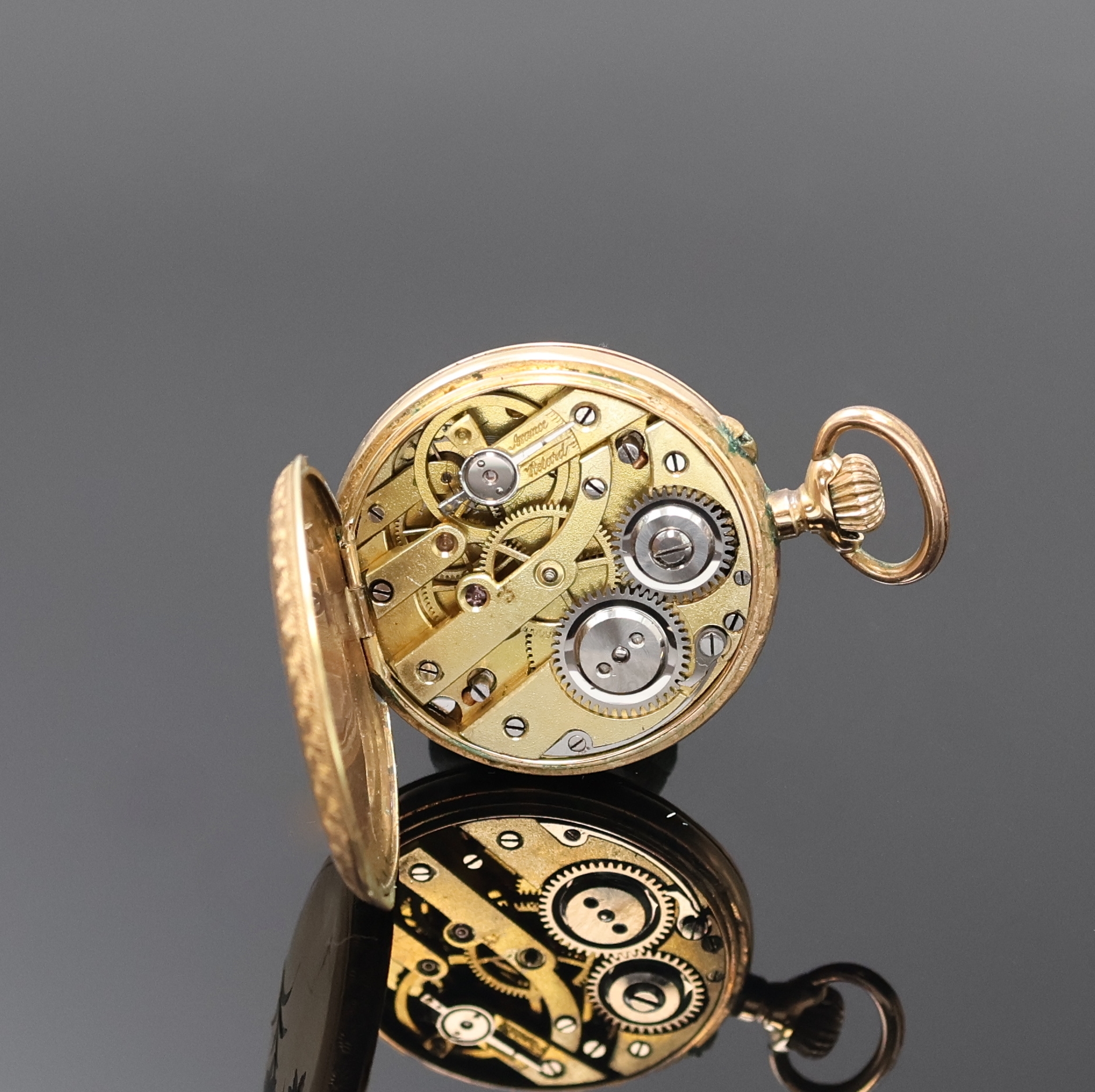 Detail e: Offene Damentaschenuhr mit Emaillierung in RG 585/000, Schweiz um 1900, Geh. dell., Metallcuvette, rücks. m. floraler Emaillierung, Emailzifferbl. ...