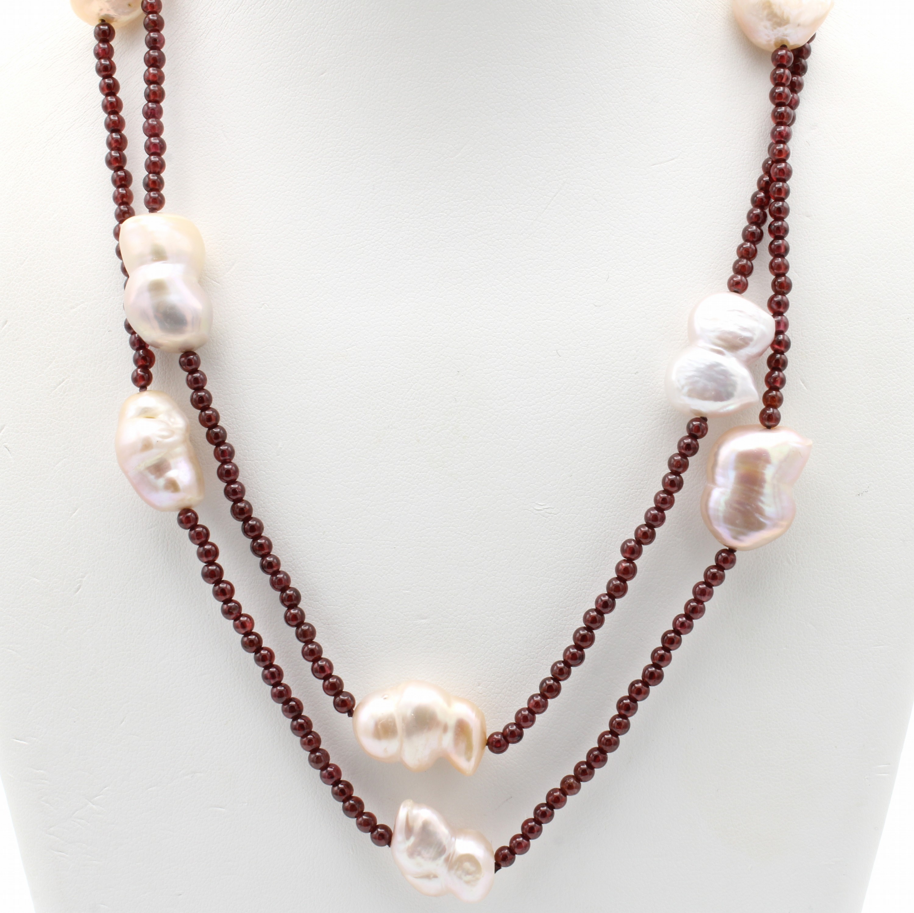 Image 27004678 - Lange Kette mit Granaten und Süßwasserzucht- perlen, barocke Perlen v. multicolorfarb. ...