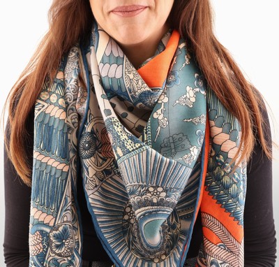 27005021e - Großes HERMES Tuch, 70% Kaschmir, 30% Seide, ´Parures de Samurais´, Aline Honore`, ...