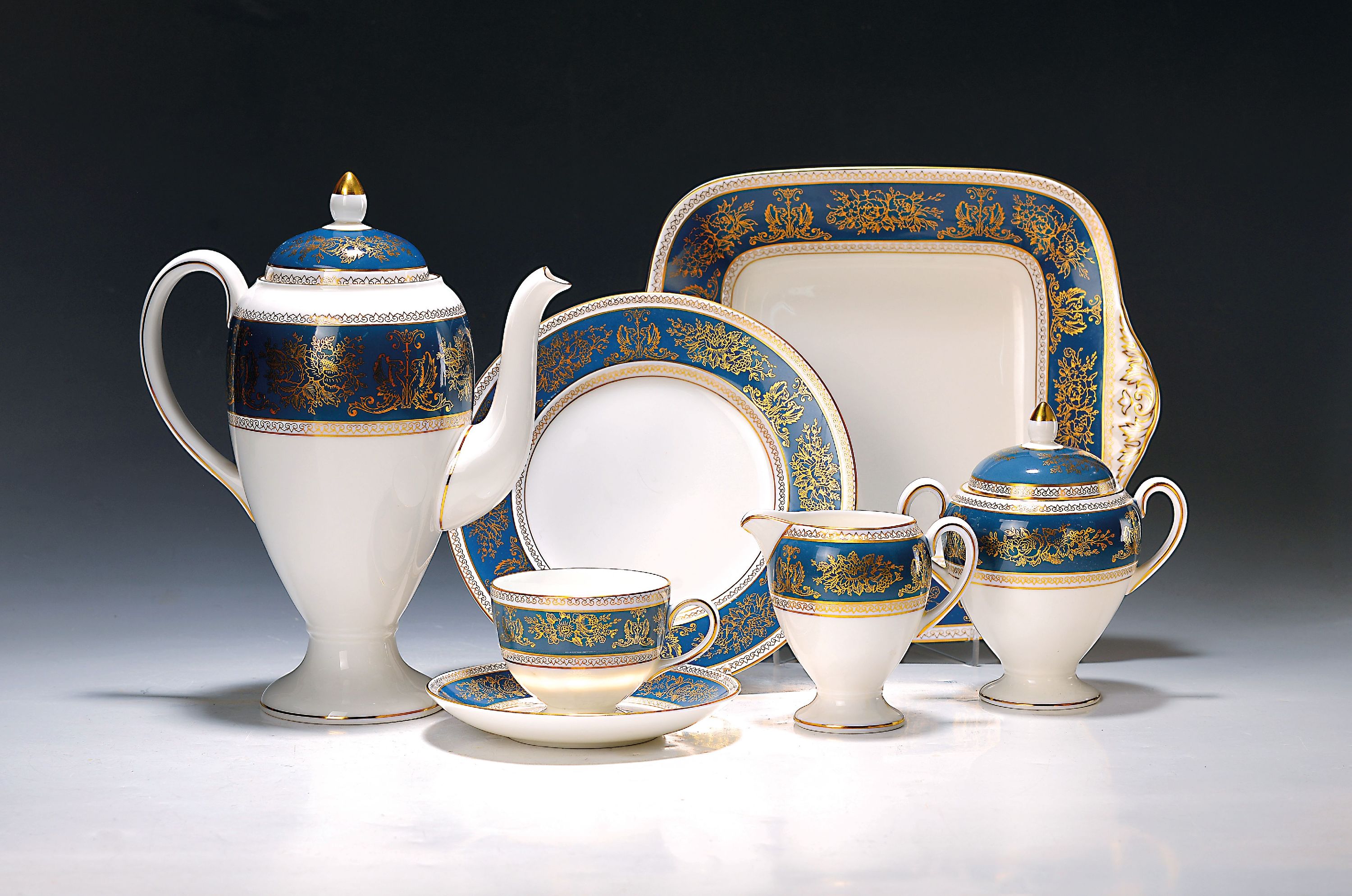 Image 27005174 - Kaffeeservice, Wedgwood, England, Dekor Columbia blue & gold, Porzellan, für 6 ...