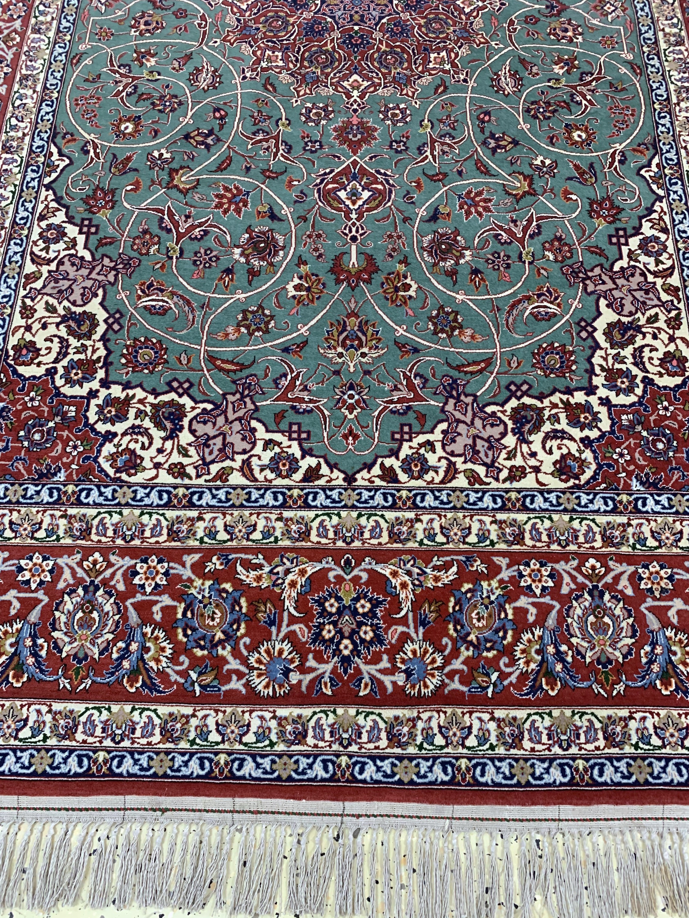 Detail c: Esfahan fein(14 Kheft), Persien, Mitte 20.Jhd, Korkwolle mit und auf Seide, ca. 220 x150 cm, ca. 1,0 Mio. Kn/qm, EHZ: 1-2