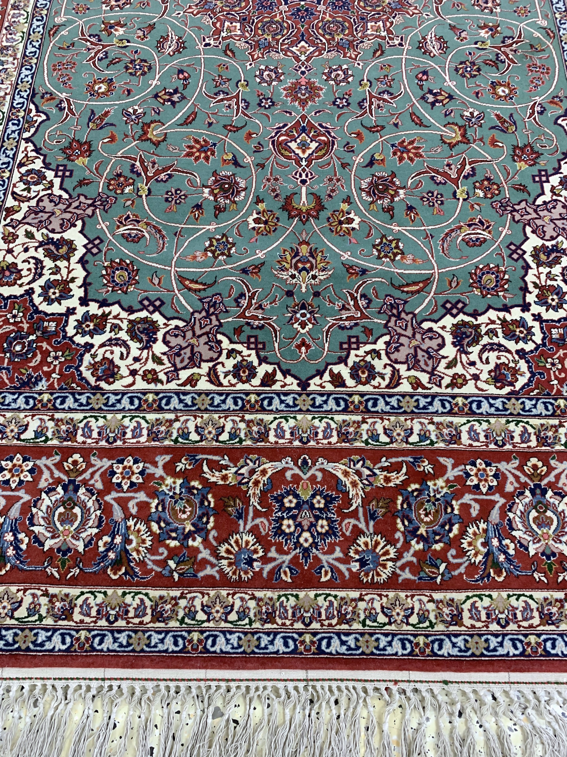 Detail e: Esfahan fein(14 Kheft), Persien, Mitte 20.Jhd, Korkwolle mit und auf Seide, ca. 220 x150 cm, ca. 1,0 Mio. Kn/qm, EHZ: 1-2