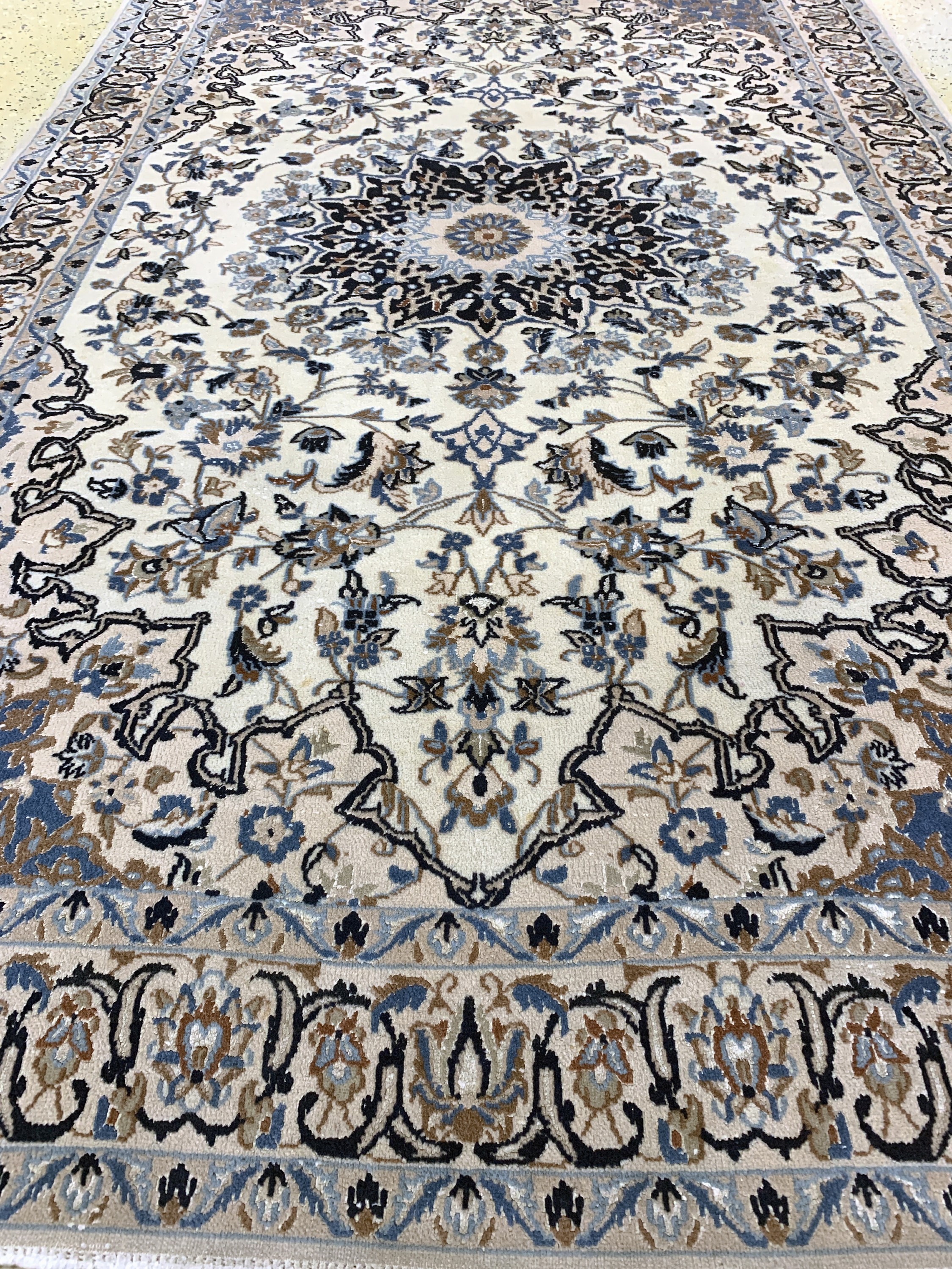 Detail d: Nain fein(9 La), Persien, Mitte 20.Jhd, Korkwolle mit Seide, ca. 210 x 134 cm, EHZ: 2