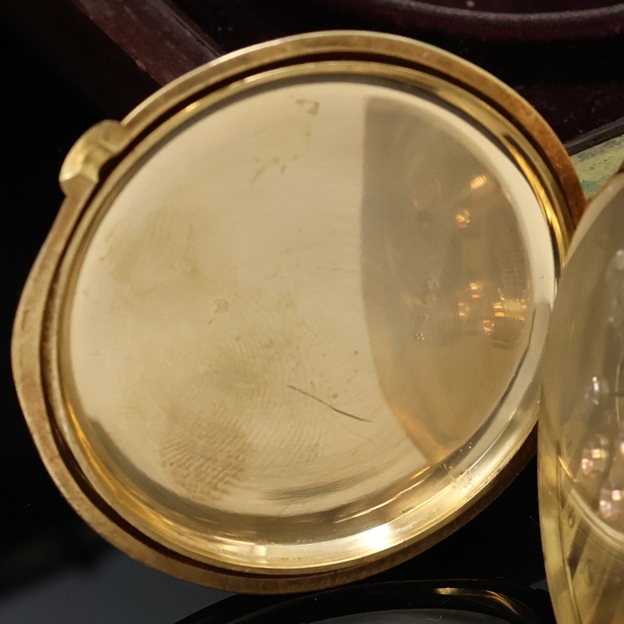 Detail e: C.E. LARDET Fleurier offene Herrentaschenuhr in GG 750/000, Schweiz um 1880, guill. 2- Deckel Goldgeh. m. à-goutte Schlüssen dell./ ber., ...